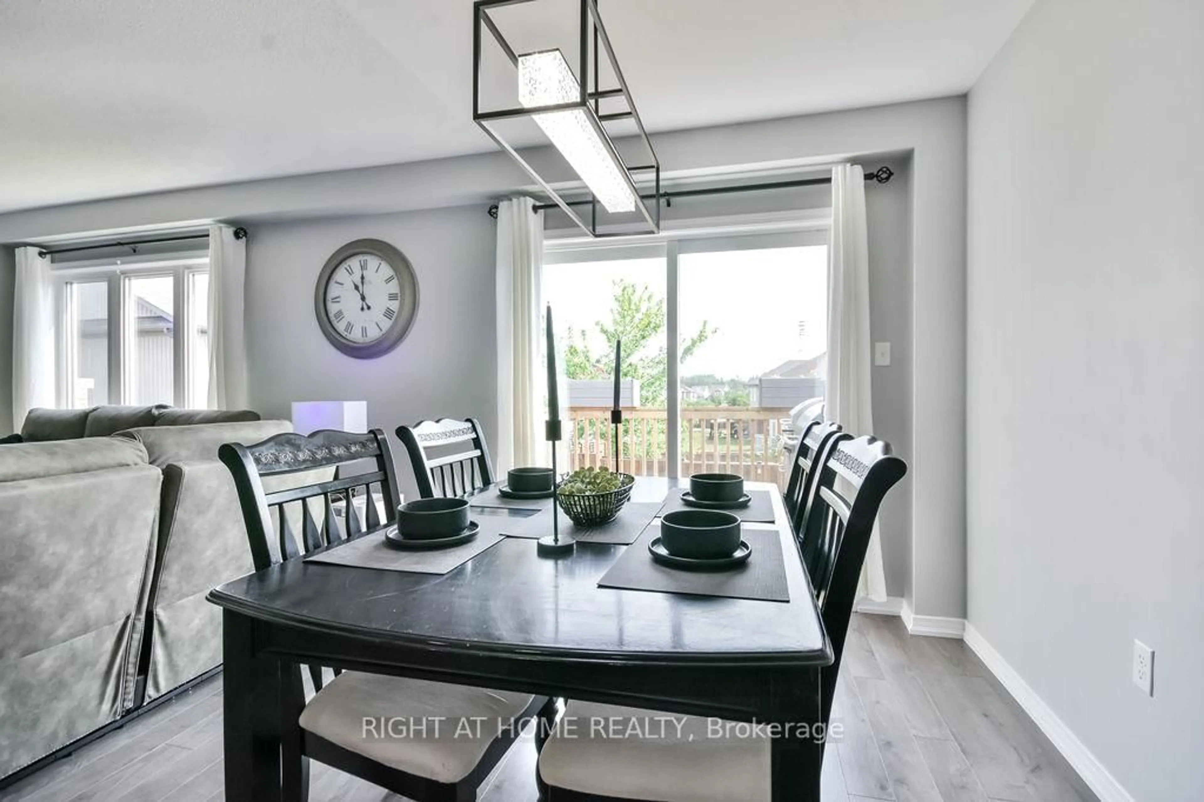 Dining room, ceramic/tile floor for 208 Diana Dr, Orillia Ontario L3V 8J8