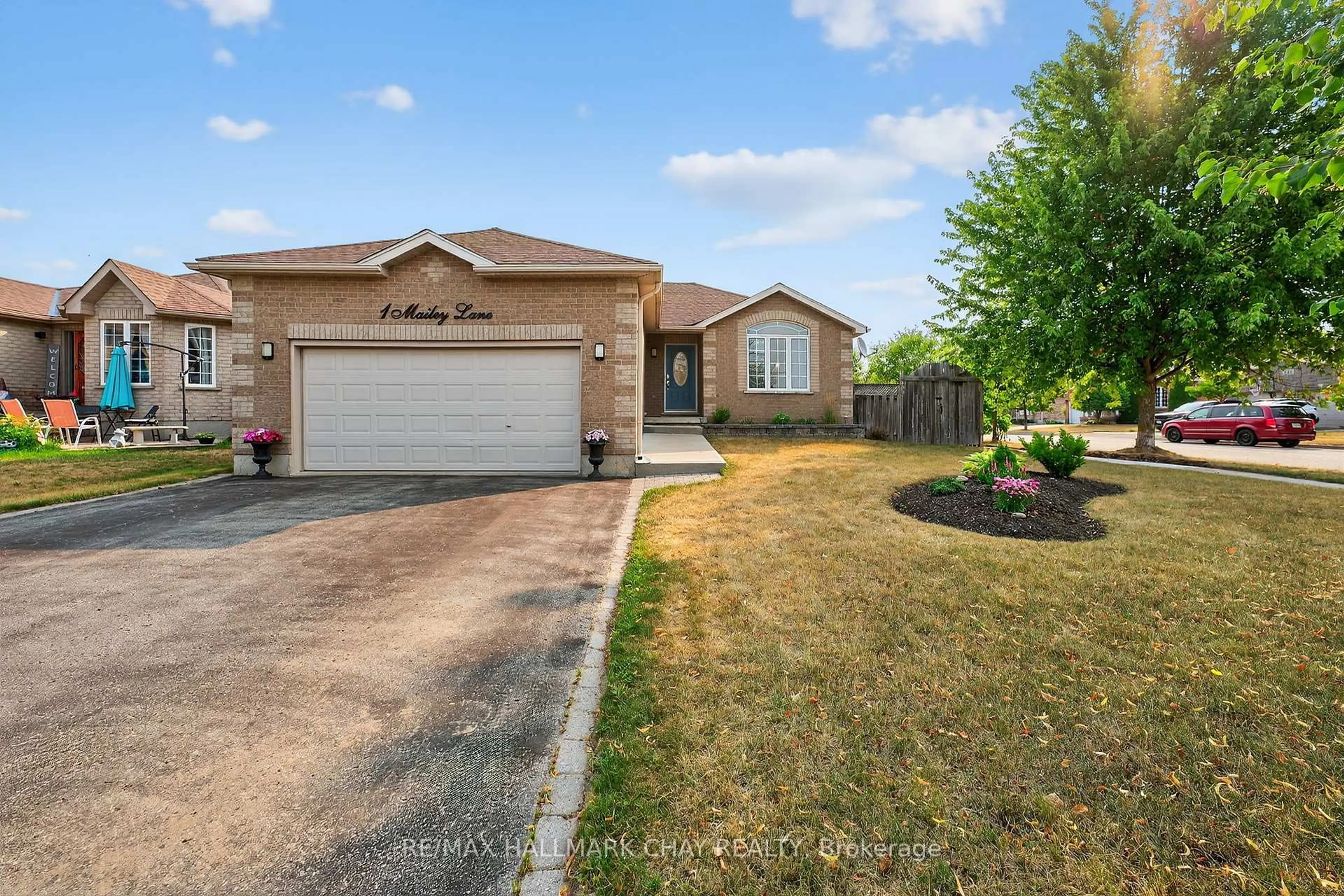 A pic from outside/outdoor area/front of a property/back of a property/a pic from drone, street for 1 Mailey Lane, Barrie Ontario L4N 0P3