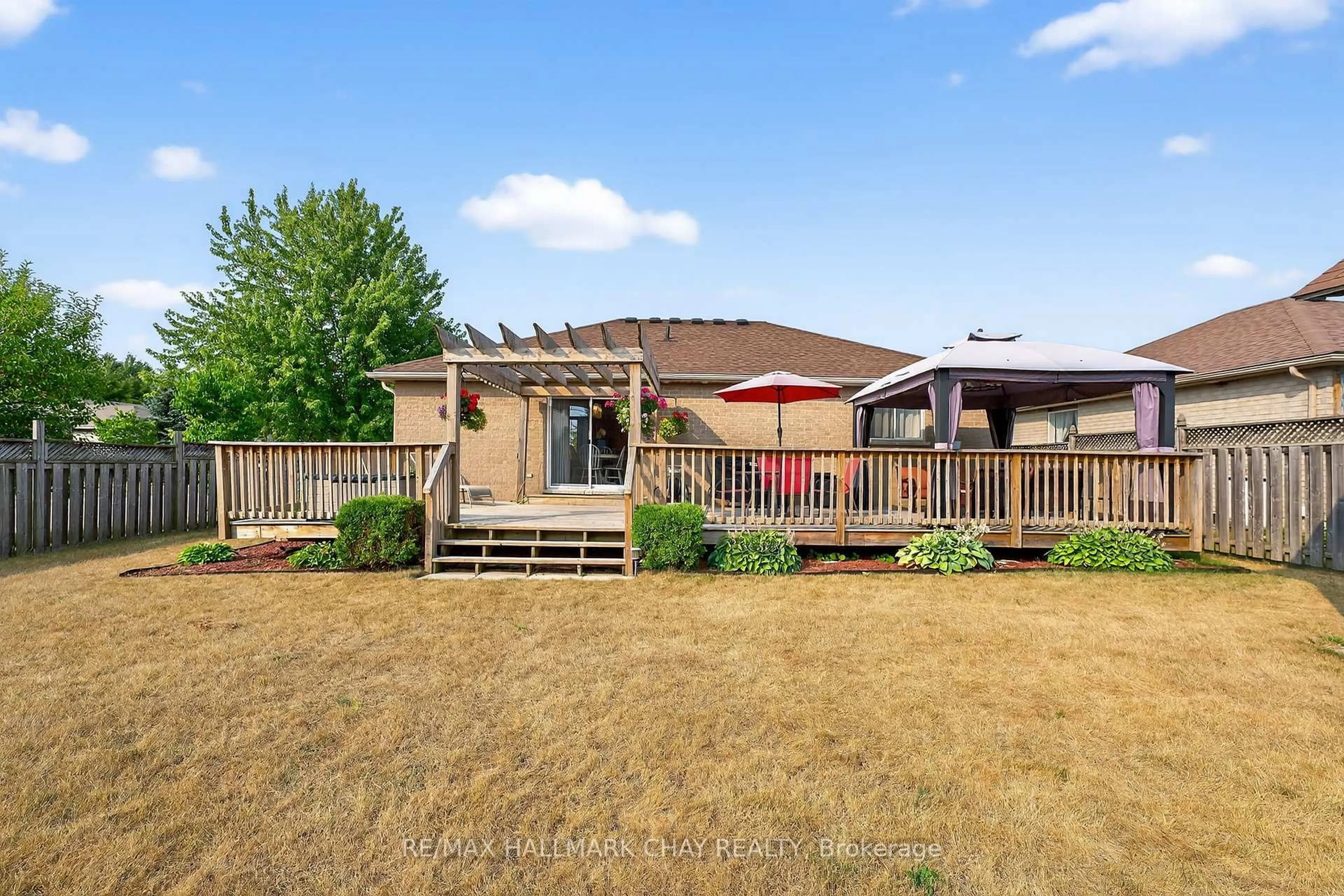 A pic from outside/outdoor area/front of a property/back of a property/a pic from drone, unknown for 1 Mailey Lane, Barrie Ontario L4N 0P3