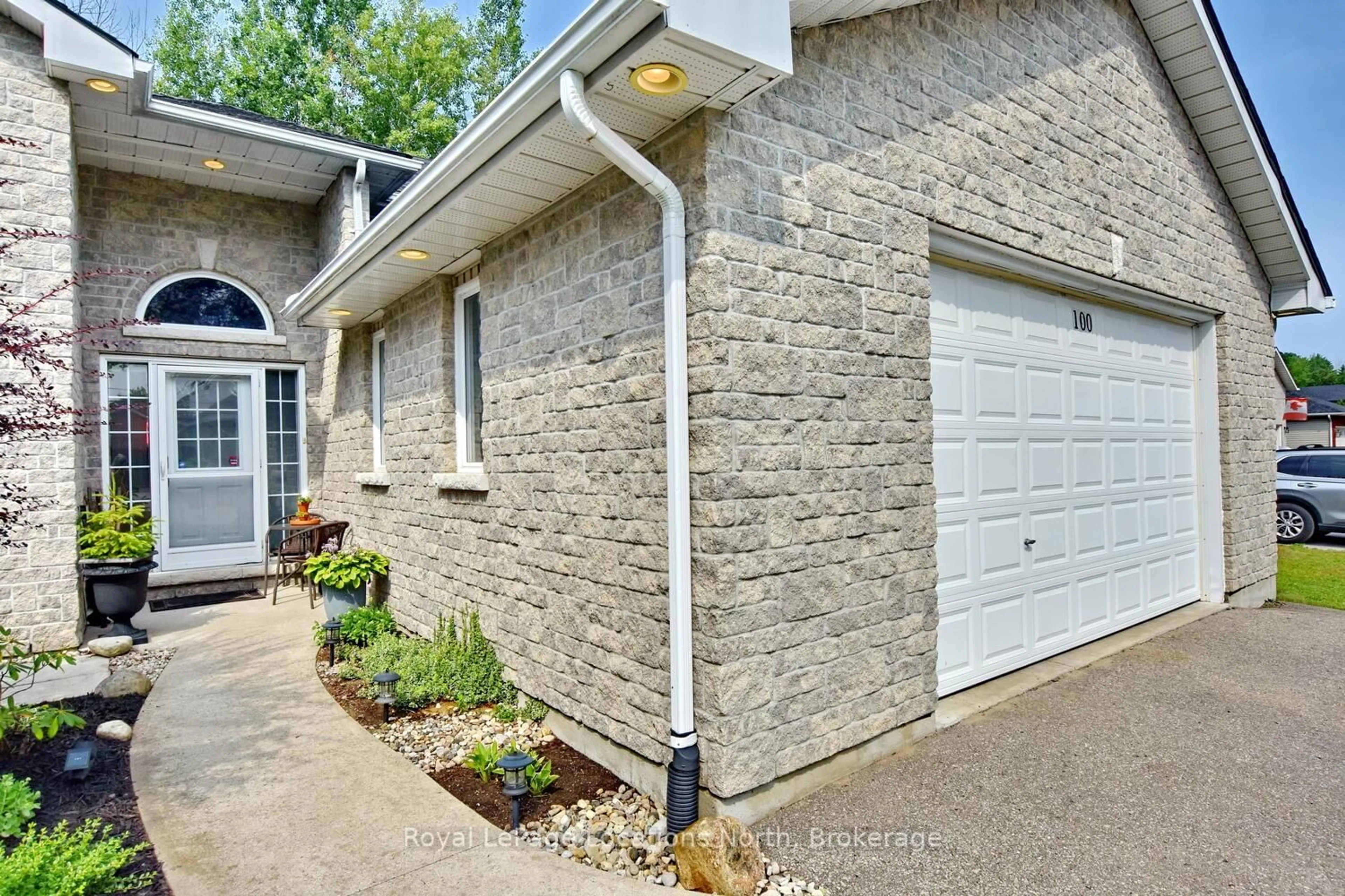 Home with brick exterior material, street for 100 62ND St, Wasaga Beach Ontario L9Z 2Z4