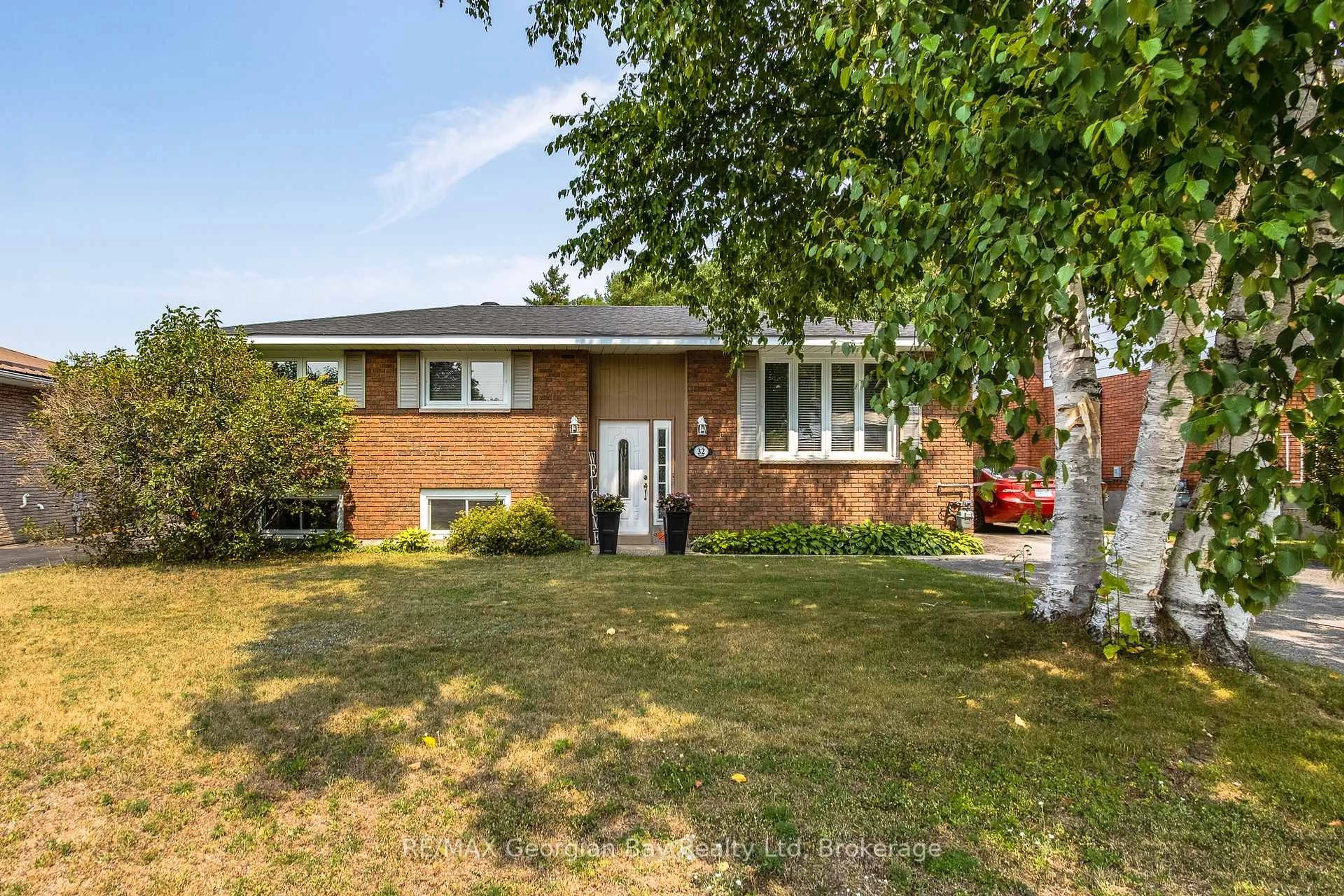 Home with brick exterior material, street for 32 Kerr Dr, Penetanguishene Ontario L9M 1H6