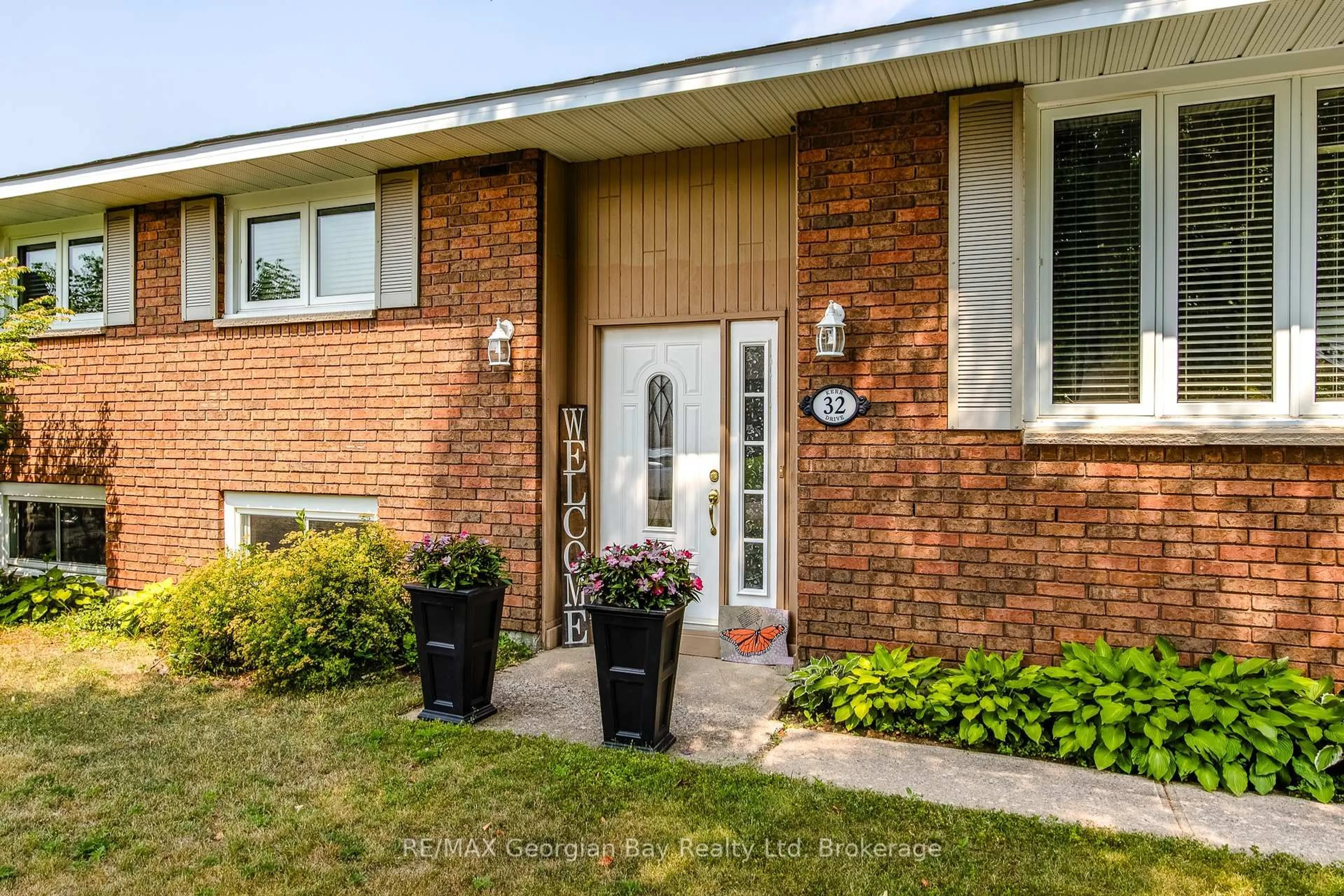 Home with brick exterior material, street for 32 Kerr Dr, Penetanguishene Ontario L9M 1H6