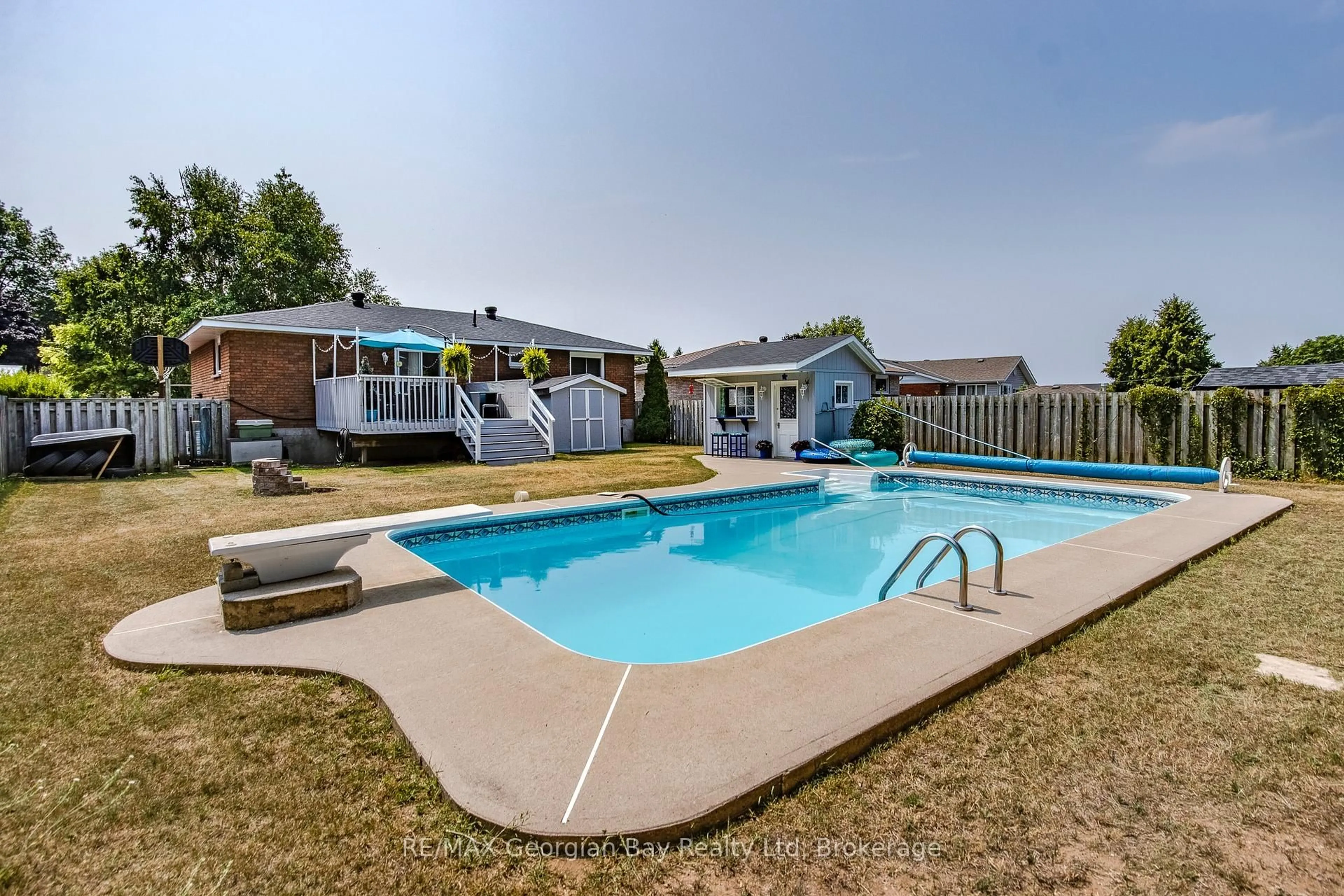 Pool for 32 Kerr Dr, Penetanguishene Ontario L9M 1H6