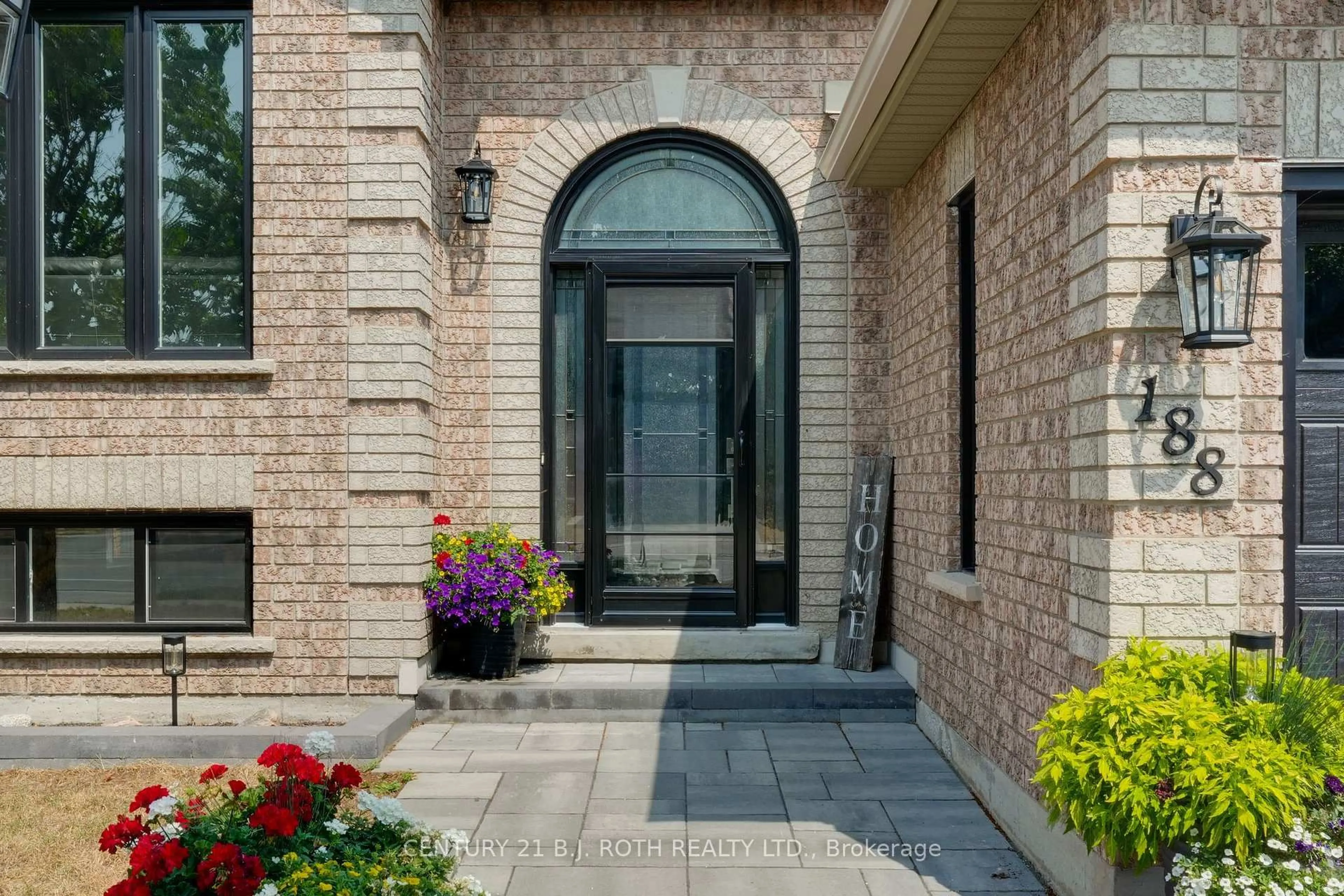 Indoor entryway for 188 Mapleton Ave, Barrie Ontario L4N 8T6