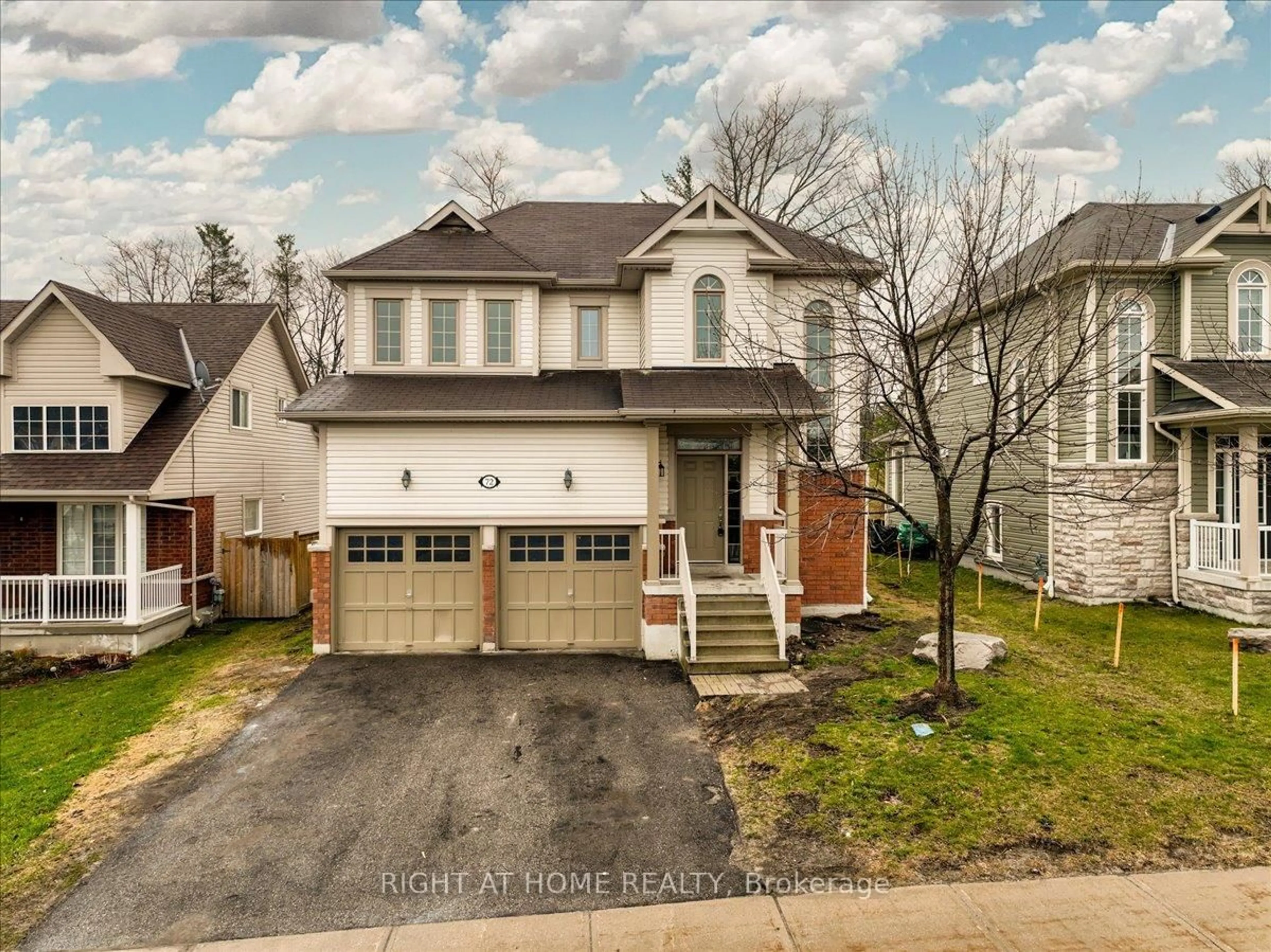 A pic from outside/outdoor area/front of a property/back of a property/a pic from drone, street for 72 Christy Dr, Wasaga Beach Ontario L9Z 0E5
