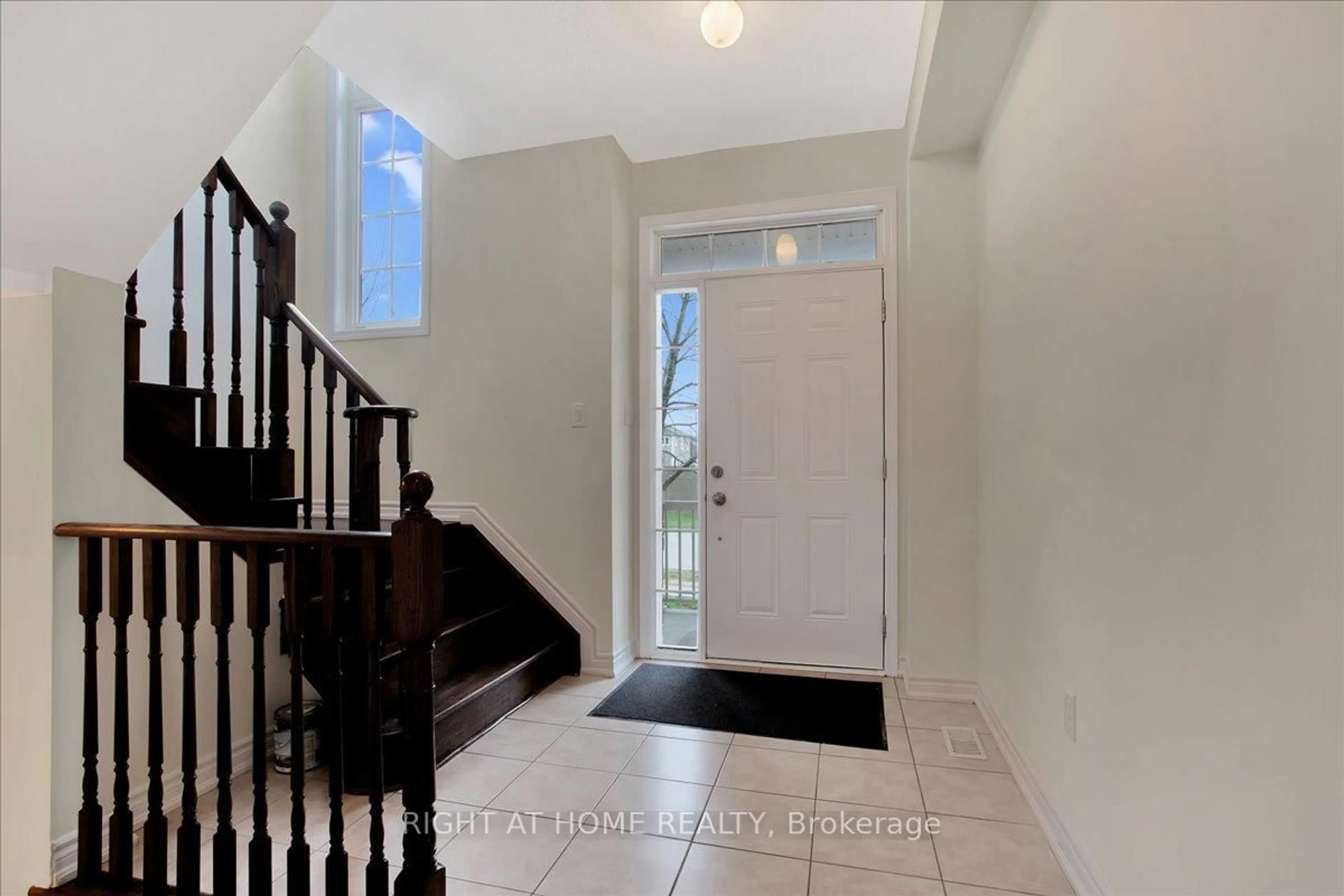 Indoor entryway for 72 Christy Dr, Wasaga Beach Ontario L9Z 0E5