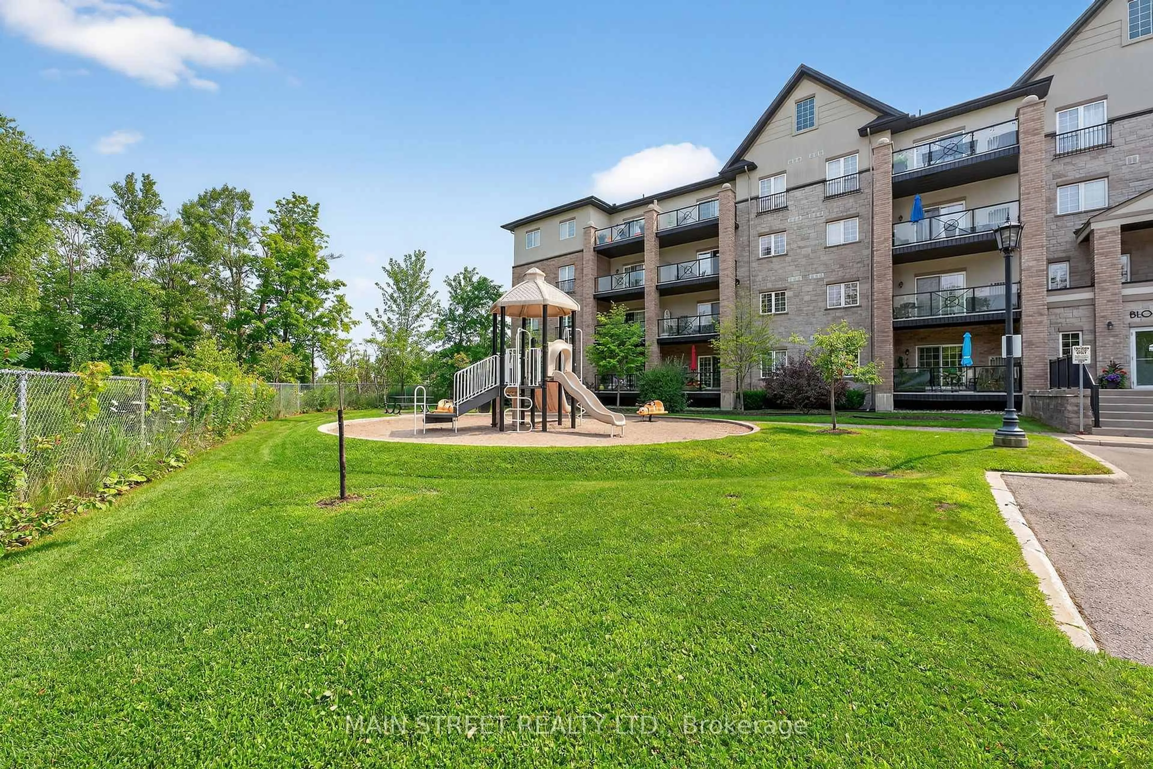A pic from outside/outdoor area/front of a property/back of a property/a pic from drone, unknown for 40 Ferndale Dr #303, Barrie Ontario L4N 2L3