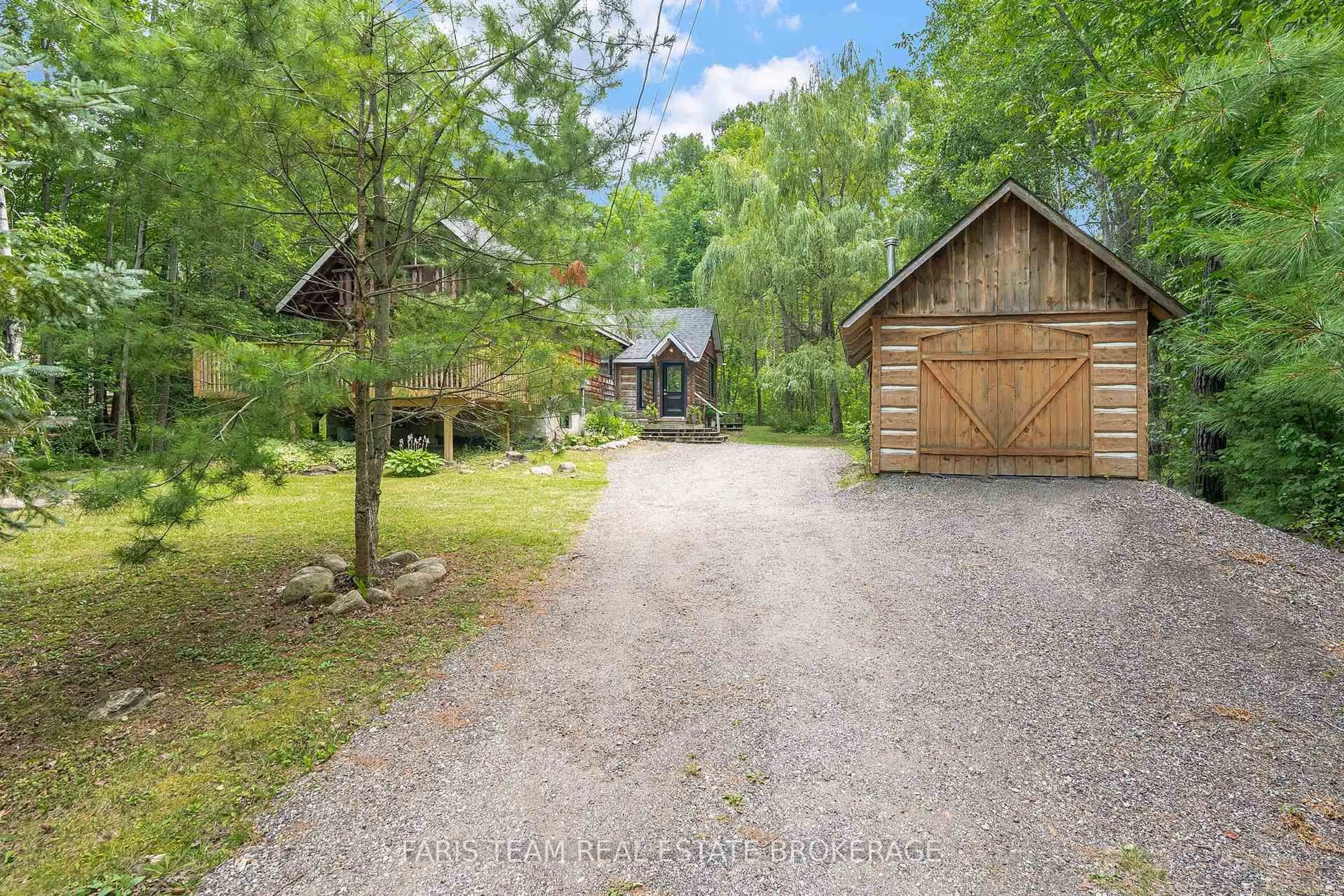 A pic from outside/outdoor area/front of a property/back of a property/a pic from drone, unknown for 457 Silver Birch Dr, Tiny Ontario L9M 0M5