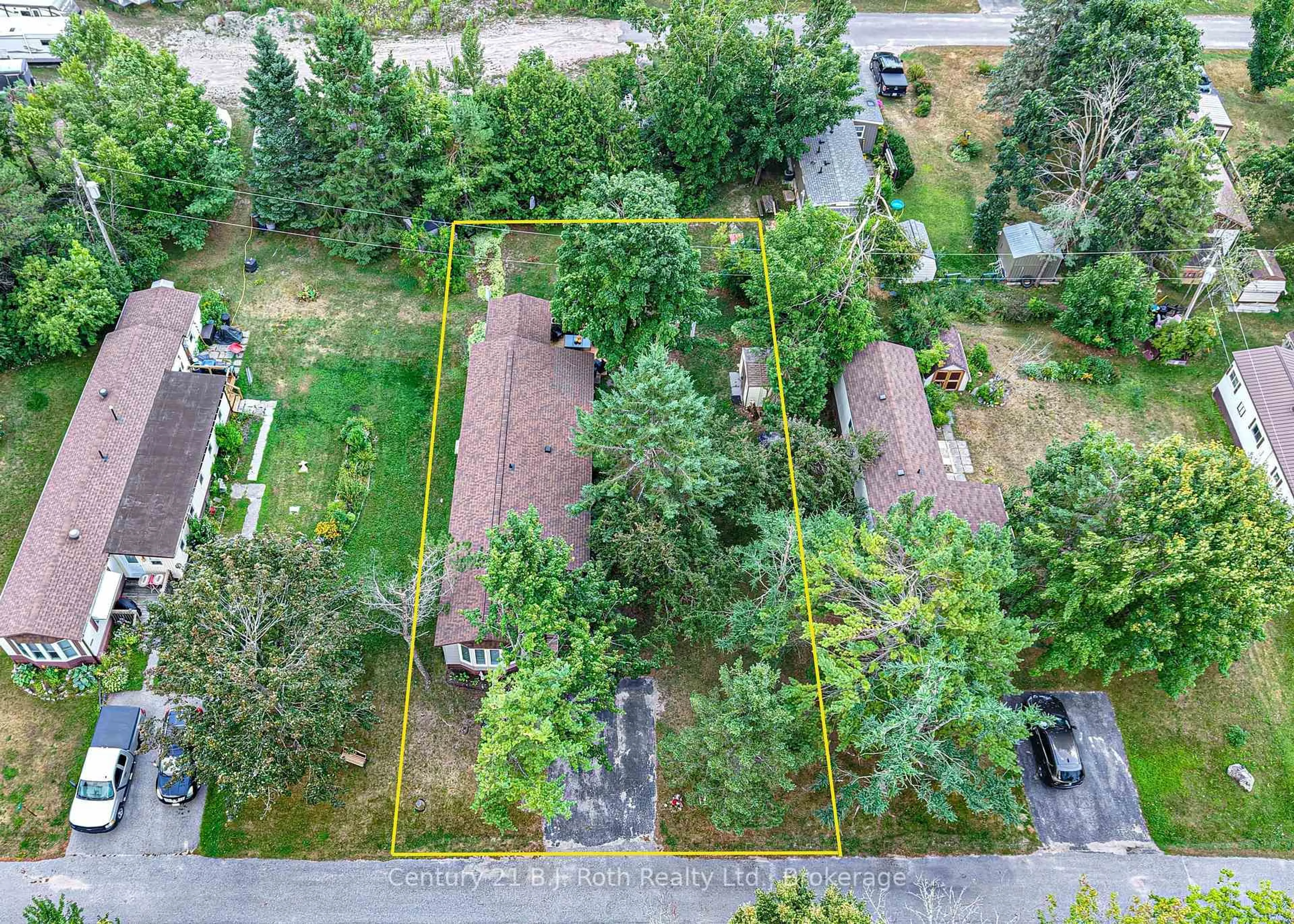 A pic from outside/outdoor area/front of a property/back of a property/a pic from drone, street for 7 Irvine Rd, Oro-Medonte Ontario L3V 0P9