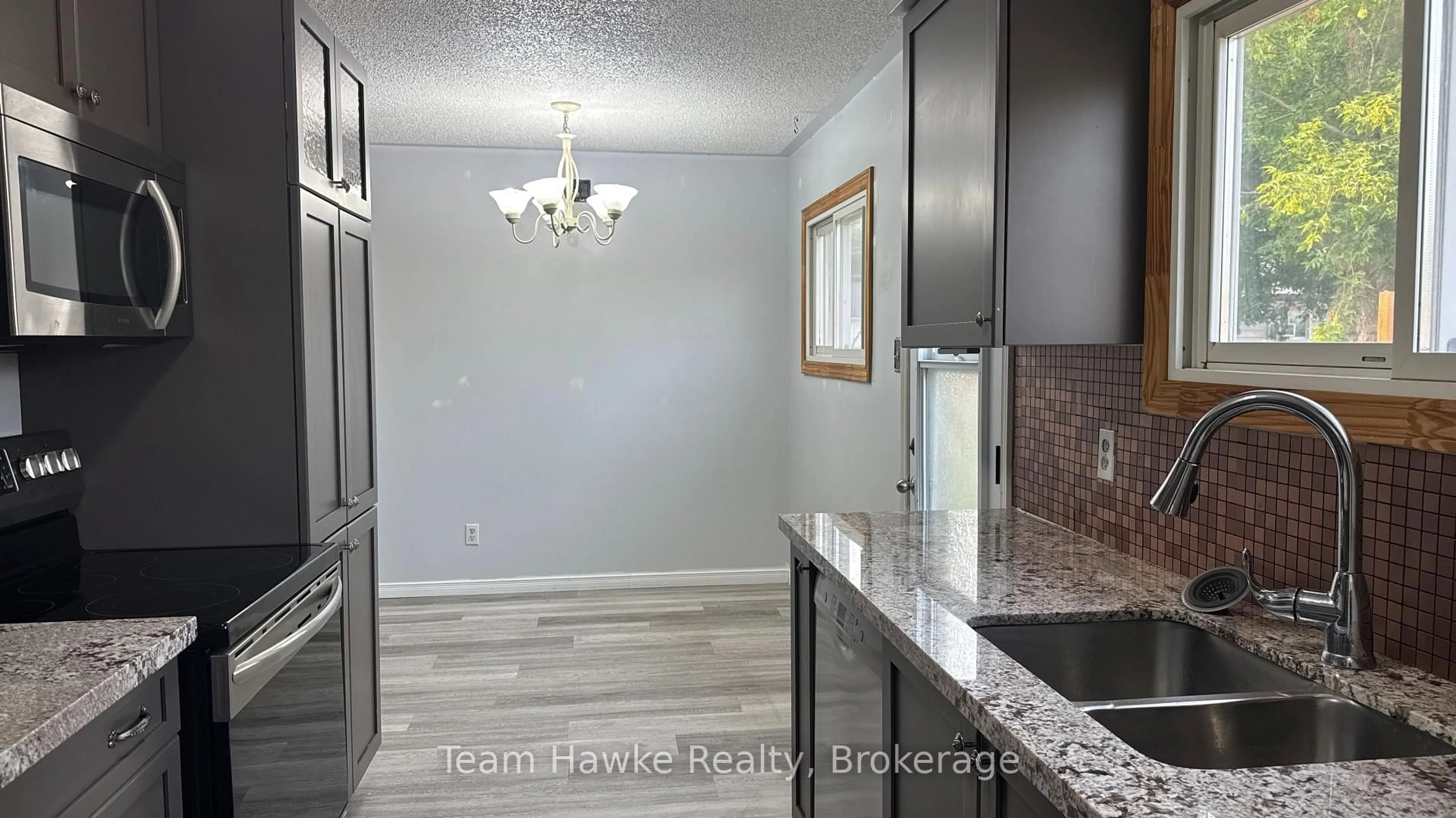 Open concept kitchen, unknown for 6 Beaumaur Dr, Penetanguishene Ontario L9M 1V7