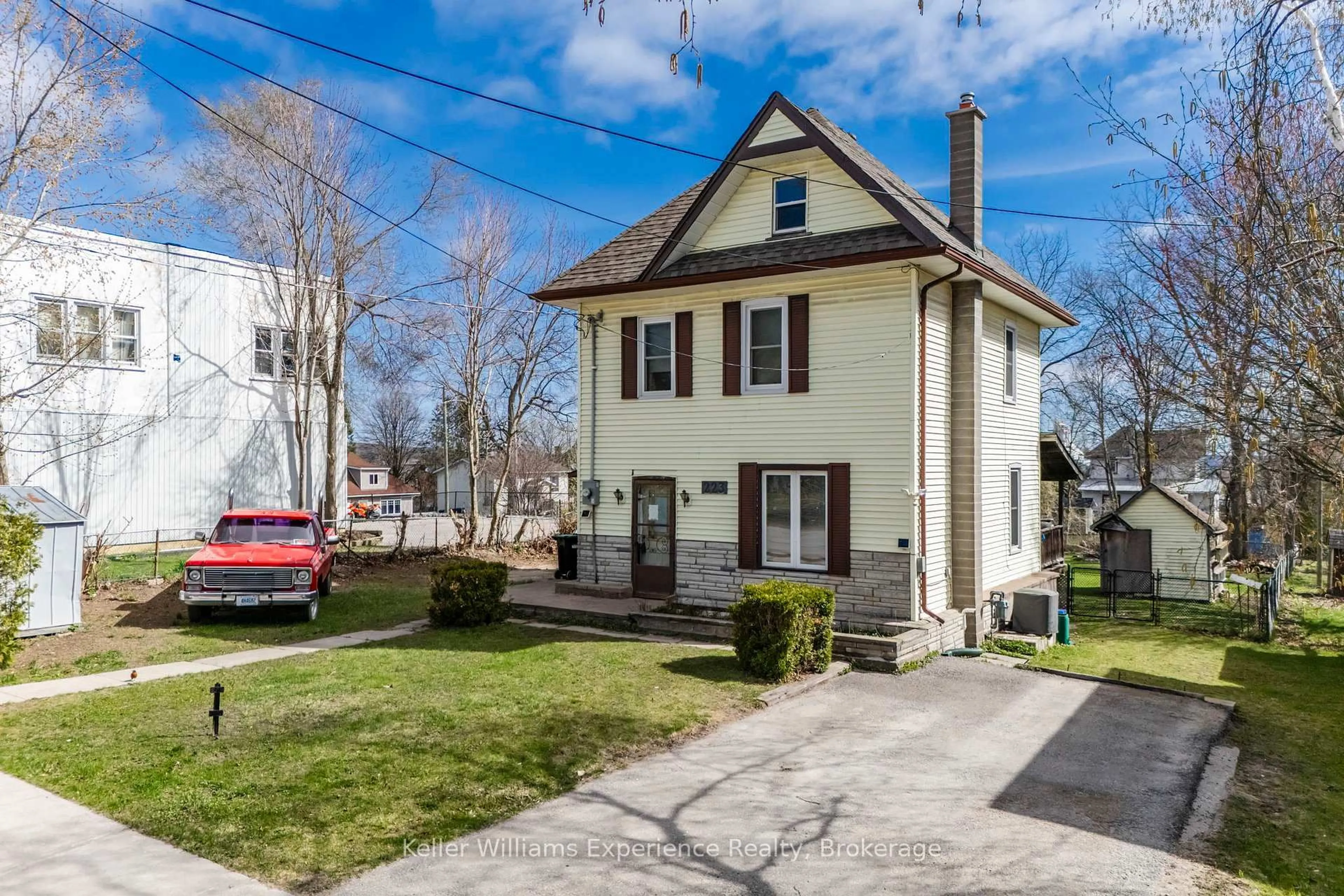 Unknown for 223 Lindsay St, Midland Ontario L4R 2V2