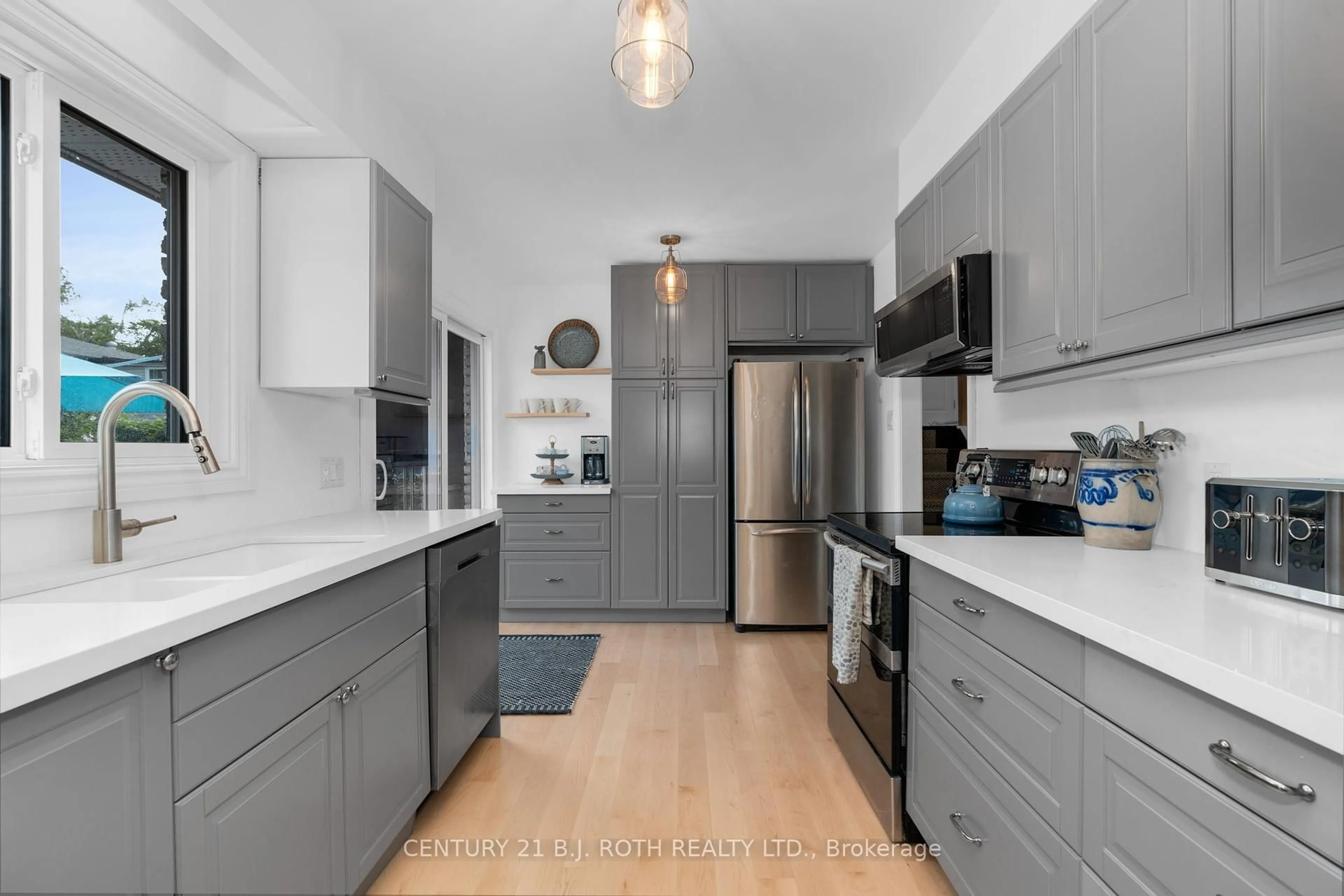 Contemporary kitchen, unknown for 50 Belcourt Ave, Barrie Ontario L4M 4E4