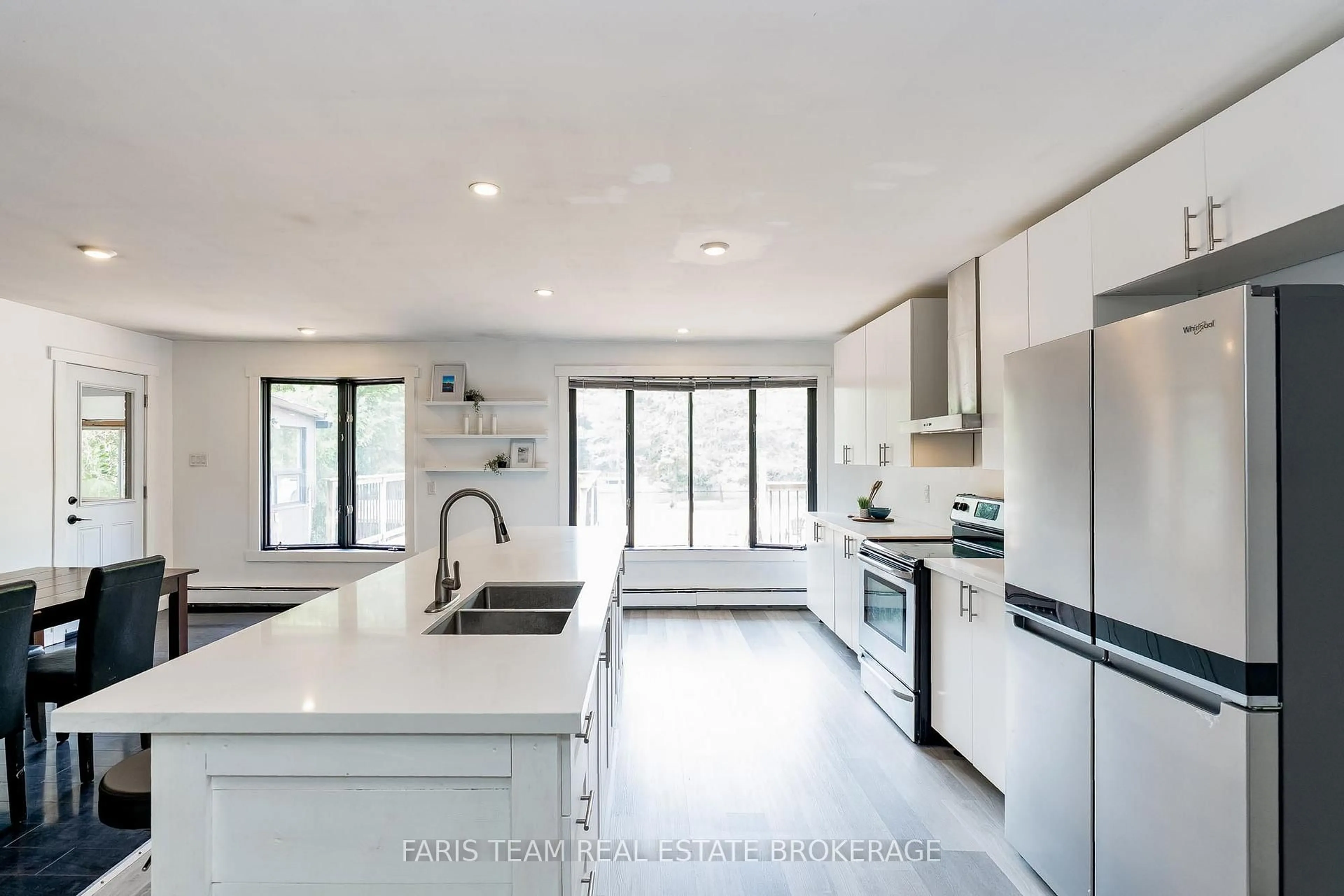 Open concept kitchen, ceramic/tile floor for 256 Knox Rd, Wasaga Beach Ontario L9Z 2T5