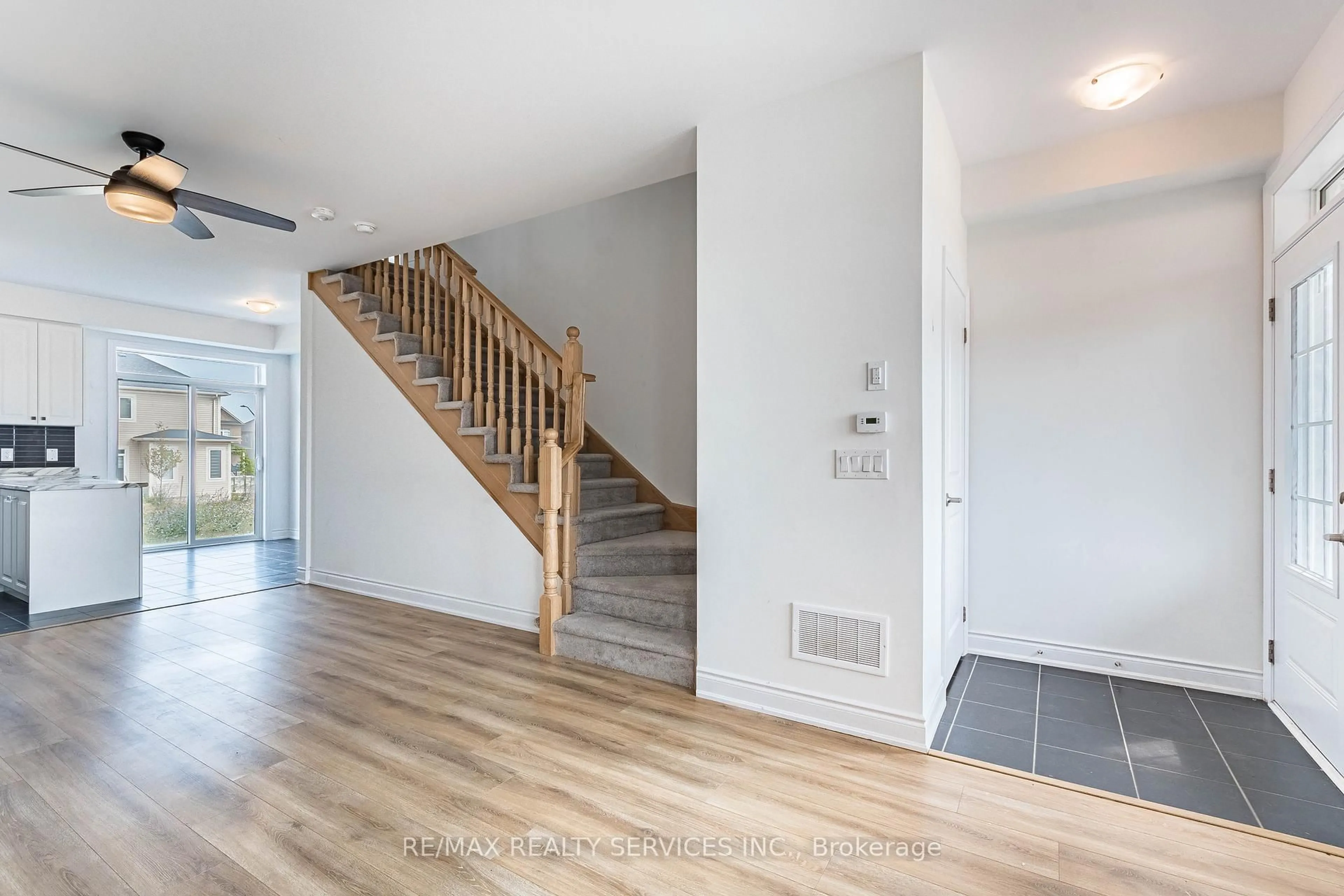 Indoor entryway for 73 Central Square Blvd, Wasaga Beach Ontario L9Z 0L9