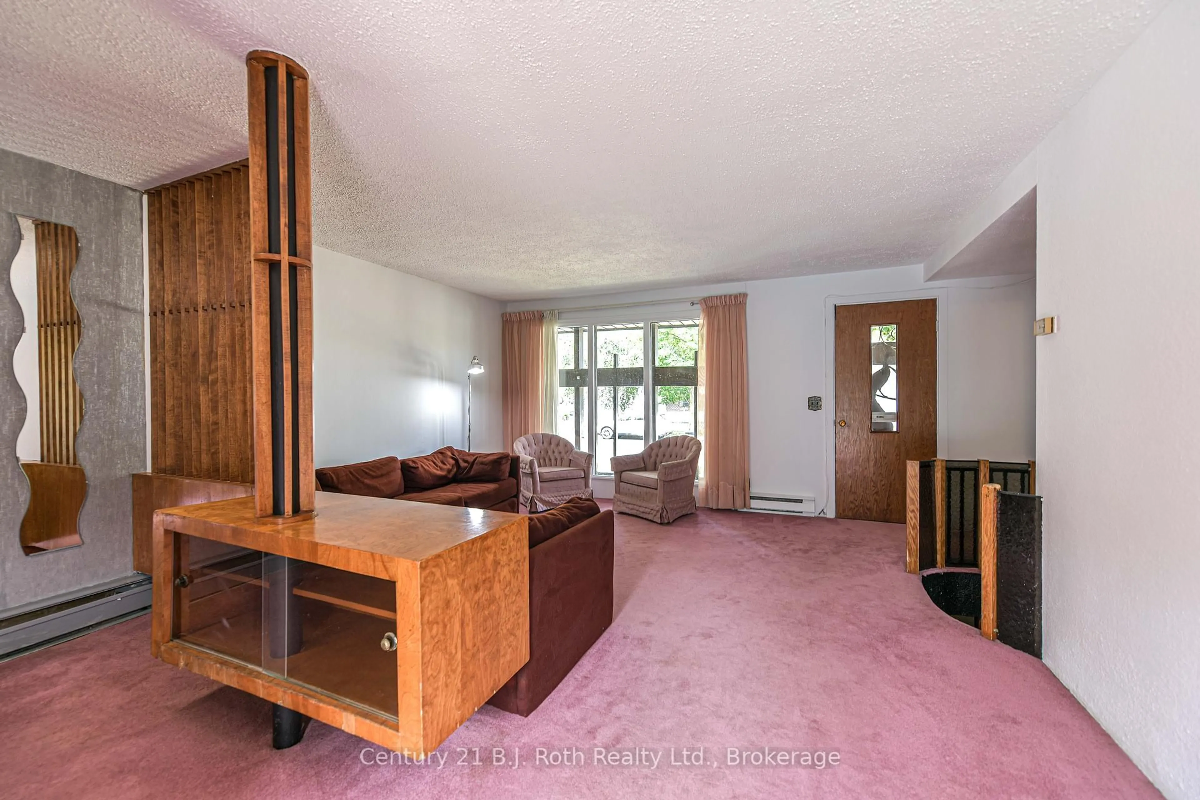 Living room with furniture, unknown for 535 High St, Orillia Ontario L3V 4X9