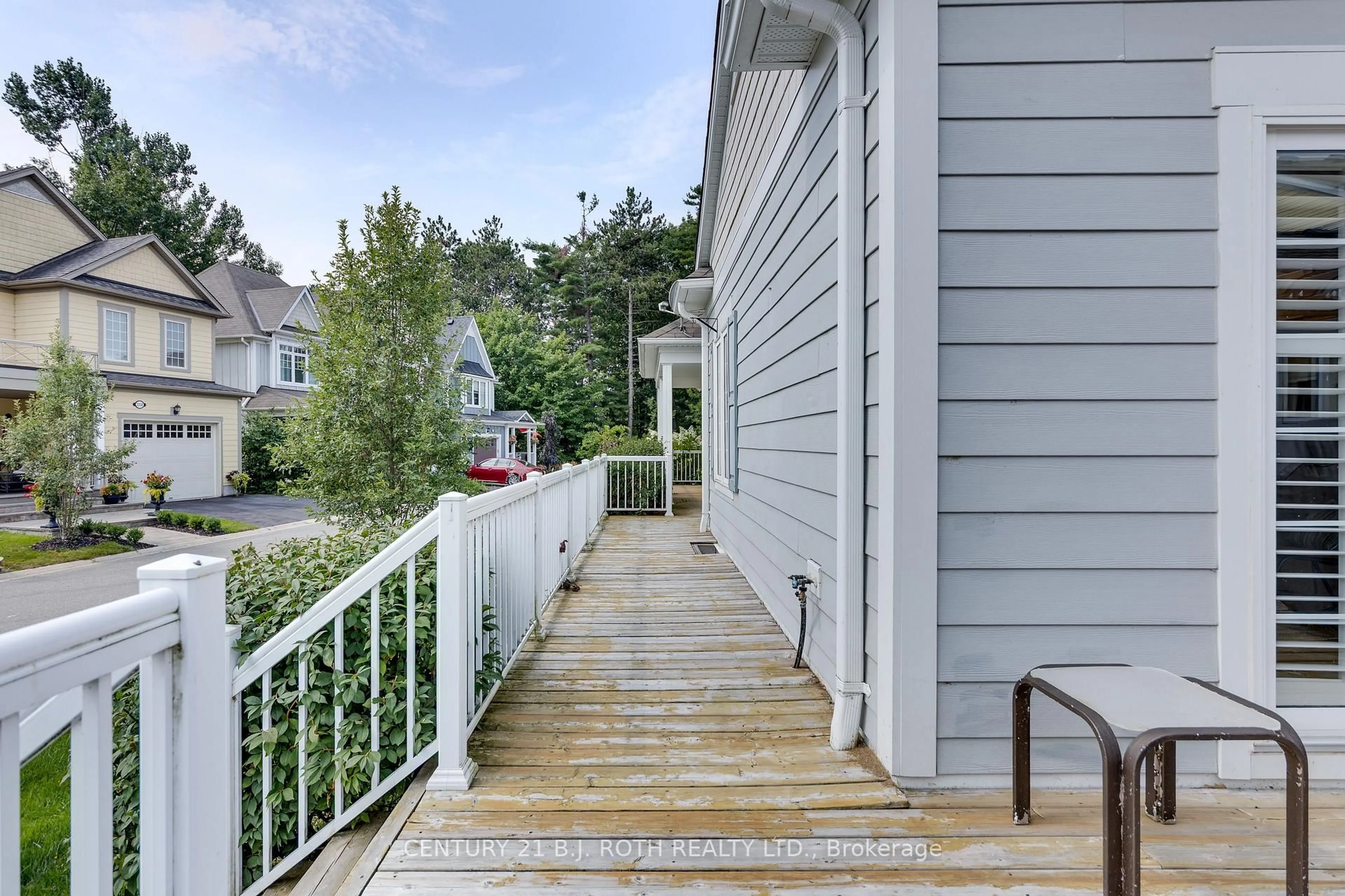 Patio, street for 3327 Summerhill Way, Severn Ontario L3V 0E1