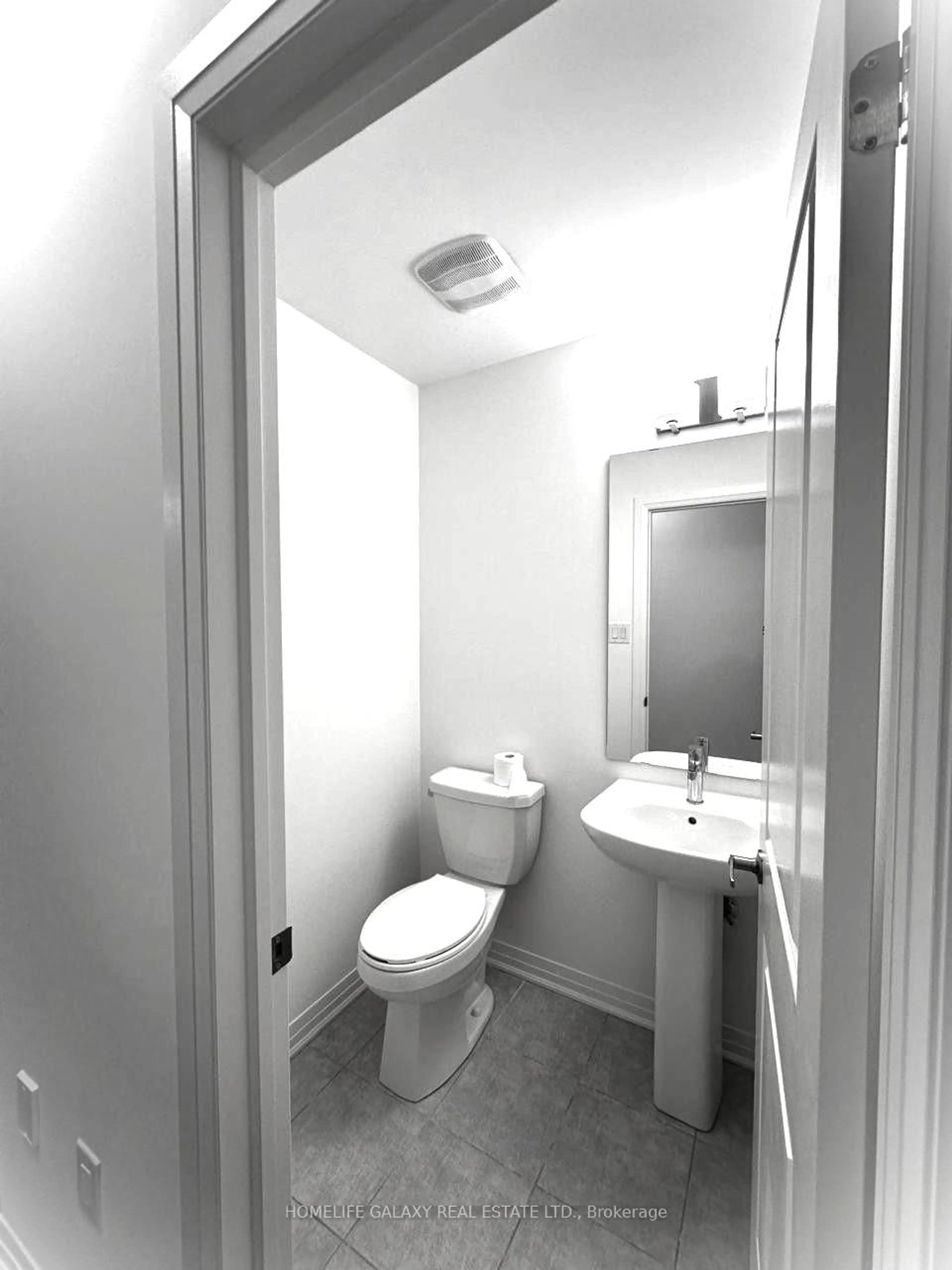 Standard bathroom, floor is not visible for 51 Sagewood Ave, Barrie Ontario L9S 2Z4