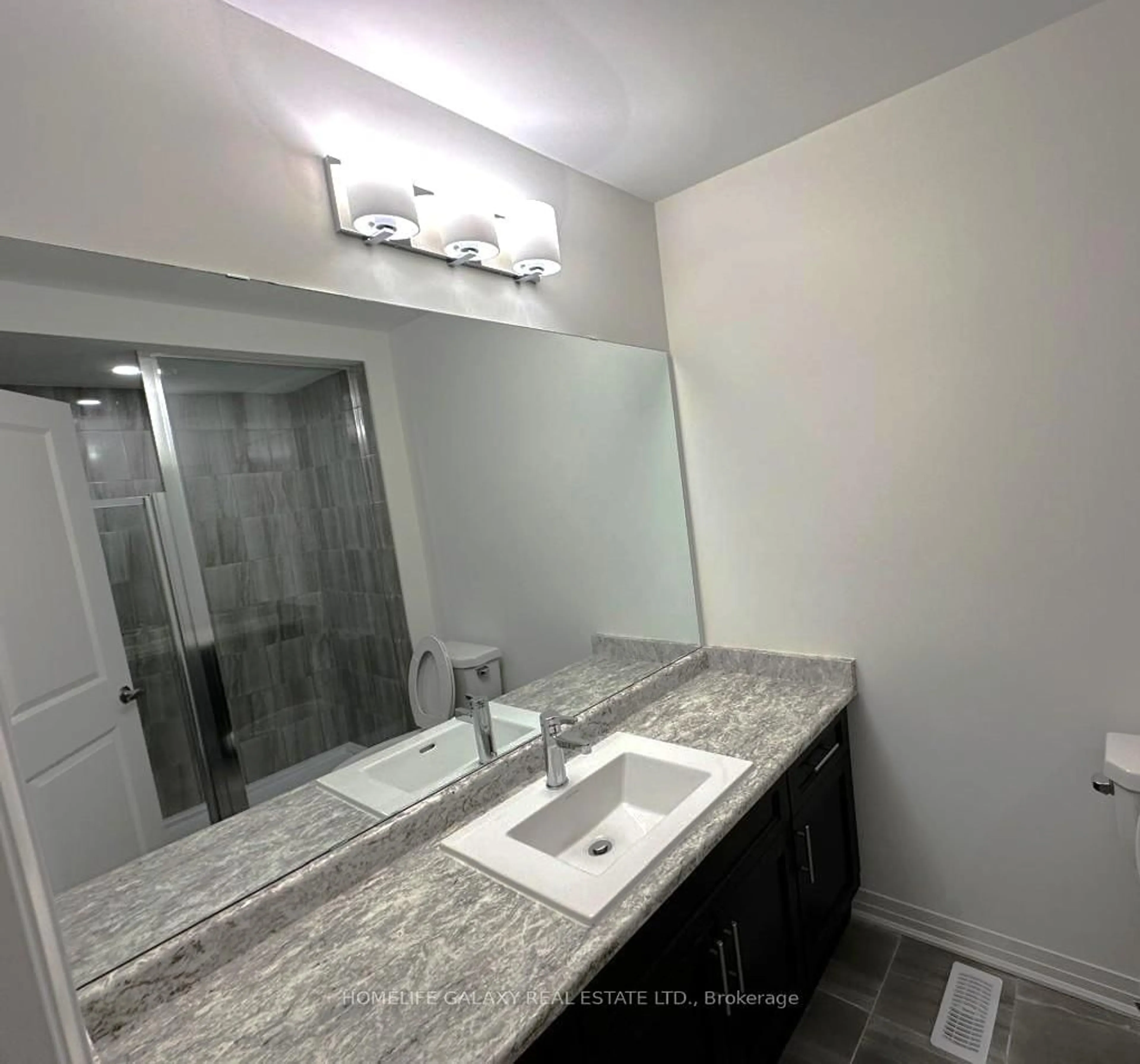 Standard bathroom, ceramic/tile floor for 51 Sagewood Ave, Barrie Ontario L9S 2Z4