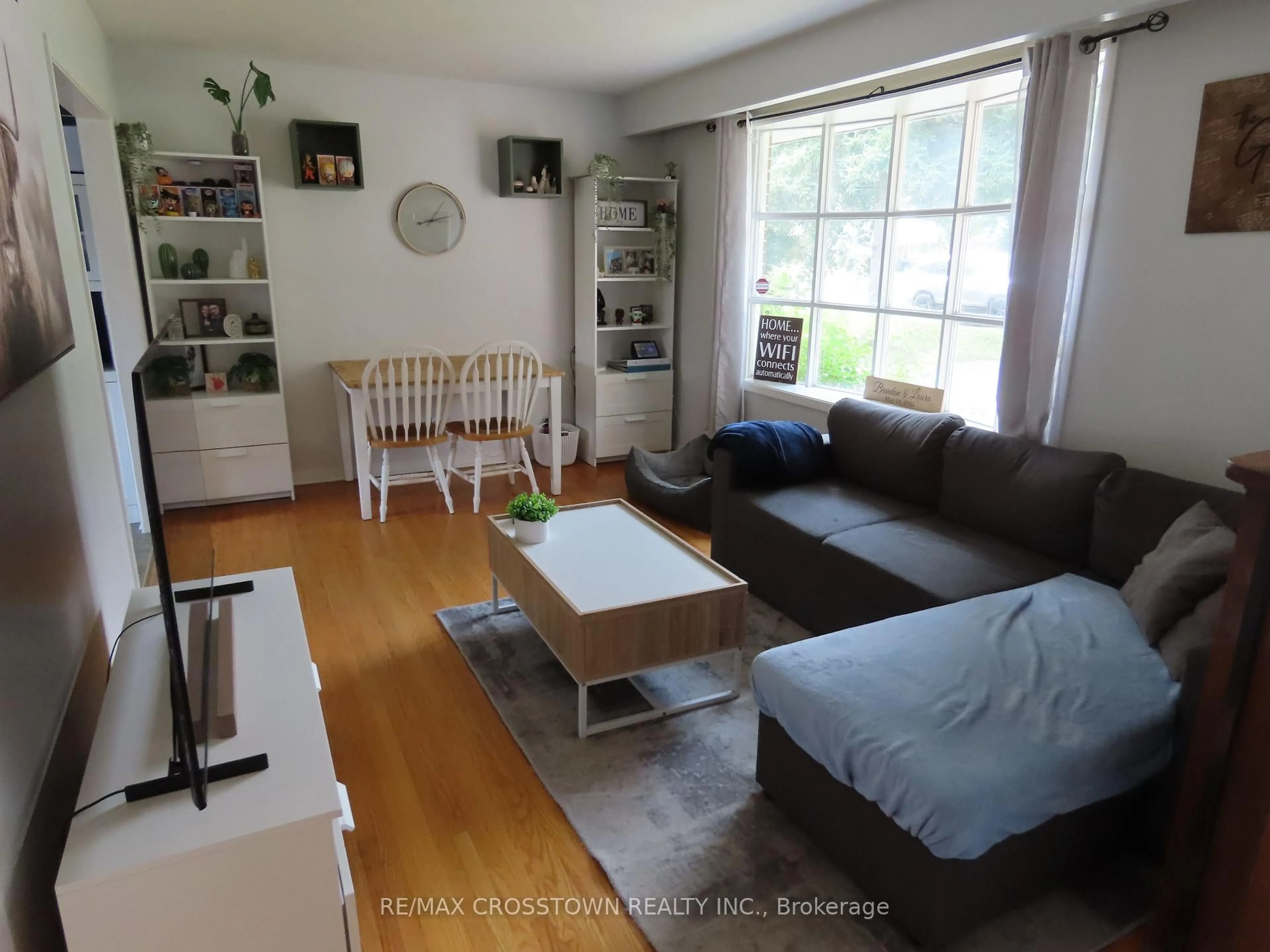 Living room with furniture, unknown for 1009 Everton Rd, Midland Ontario L4R 5H7