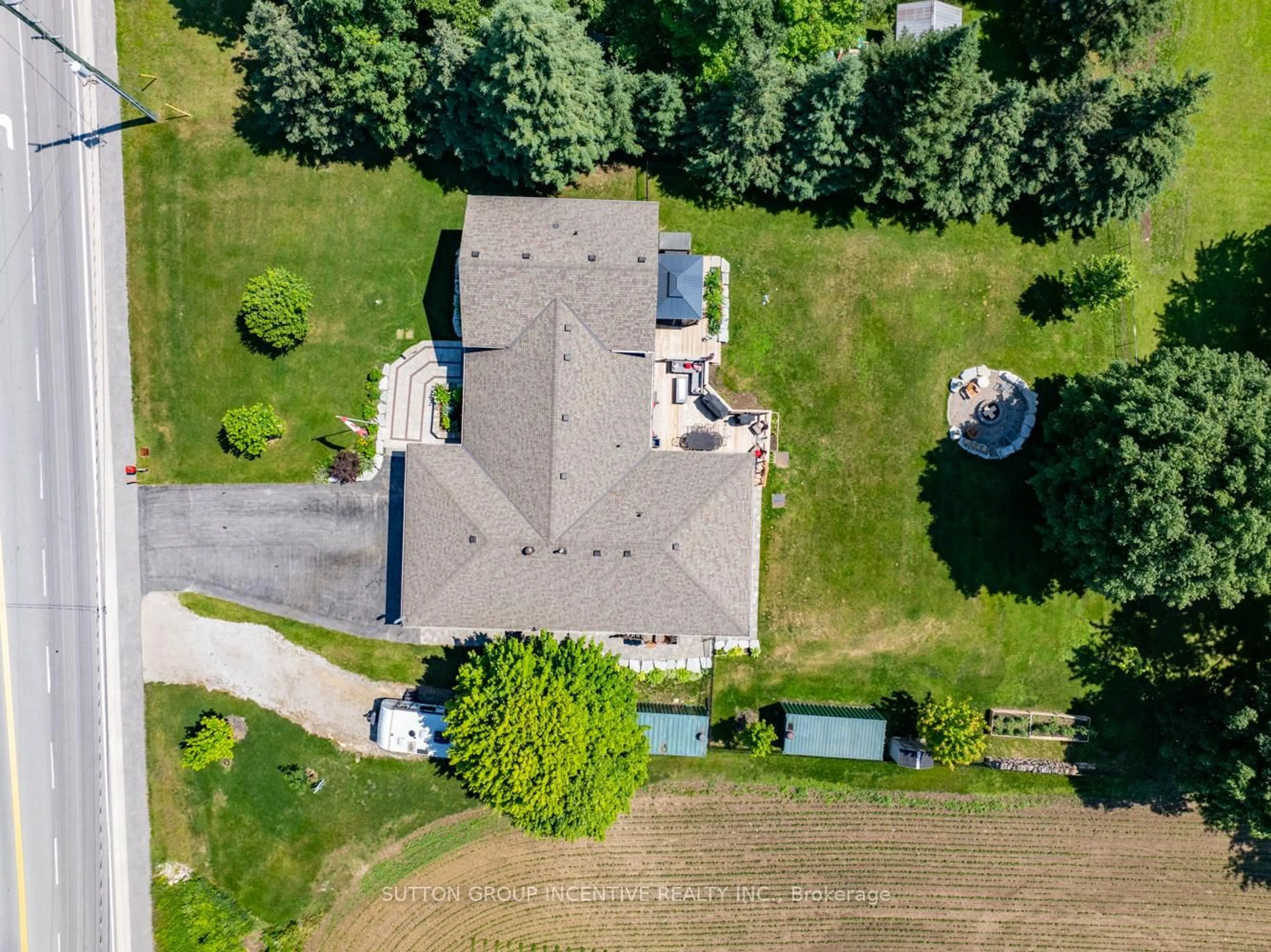 A pic from outside/outdoor area/front of a property/back of a property/a pic from drone, unknown for 1277 Sunnidale Rd, Springwater Ontario L4M 4S4