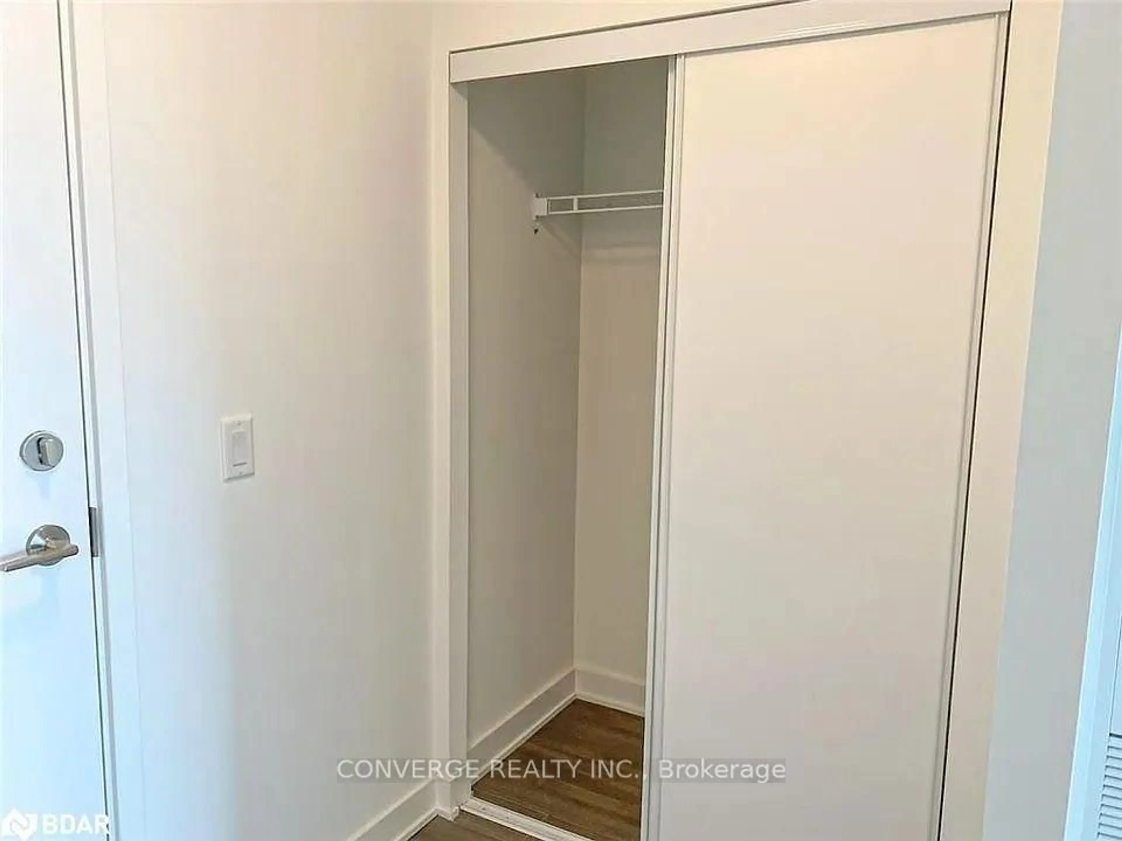 A pic of a room for 681 Yonge St #317, Barrie Ontario L4N 4E8
