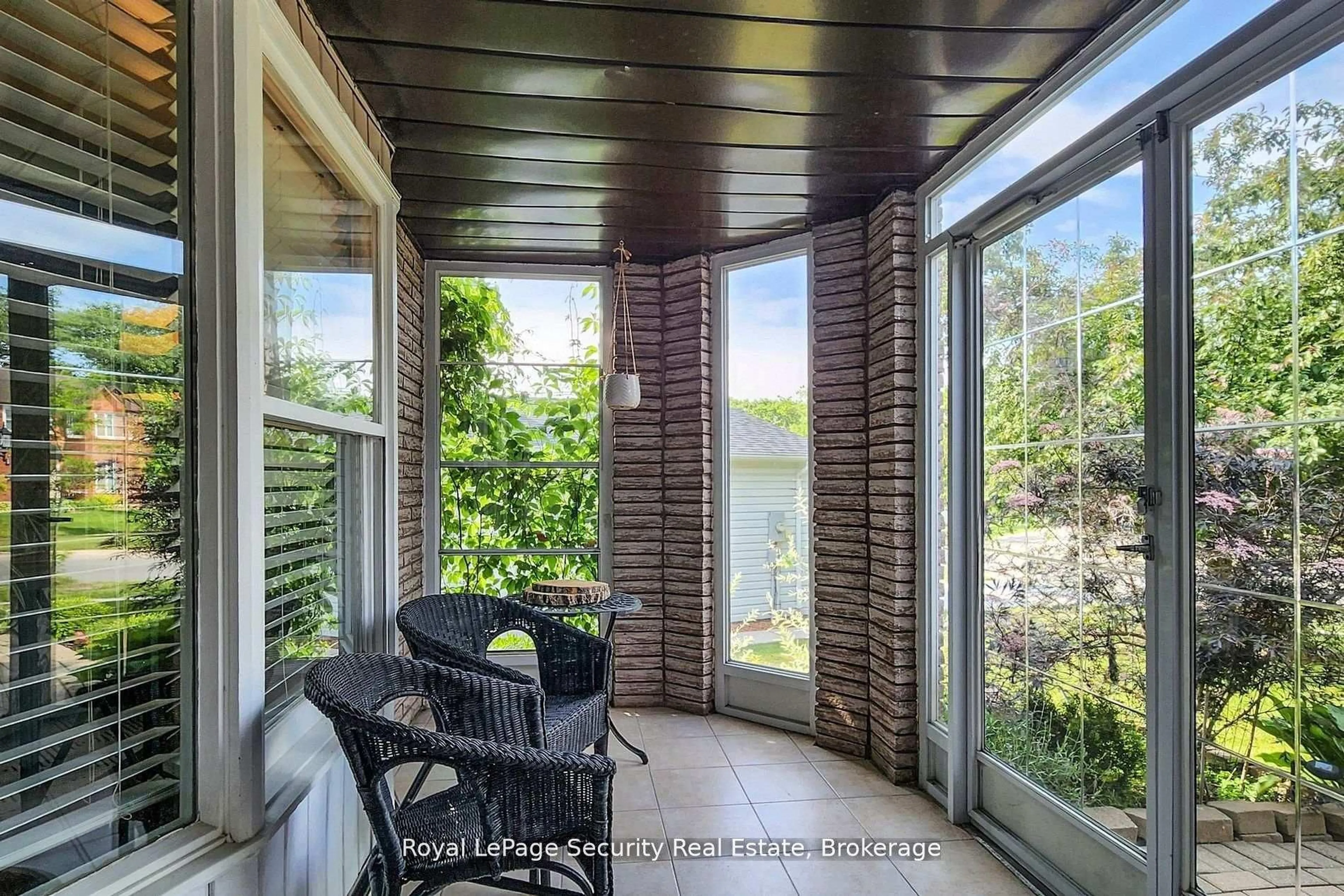 Patio, water/lake/river/ocean view for 122 Browning Tr, Barrie Ontario L4N 6R3