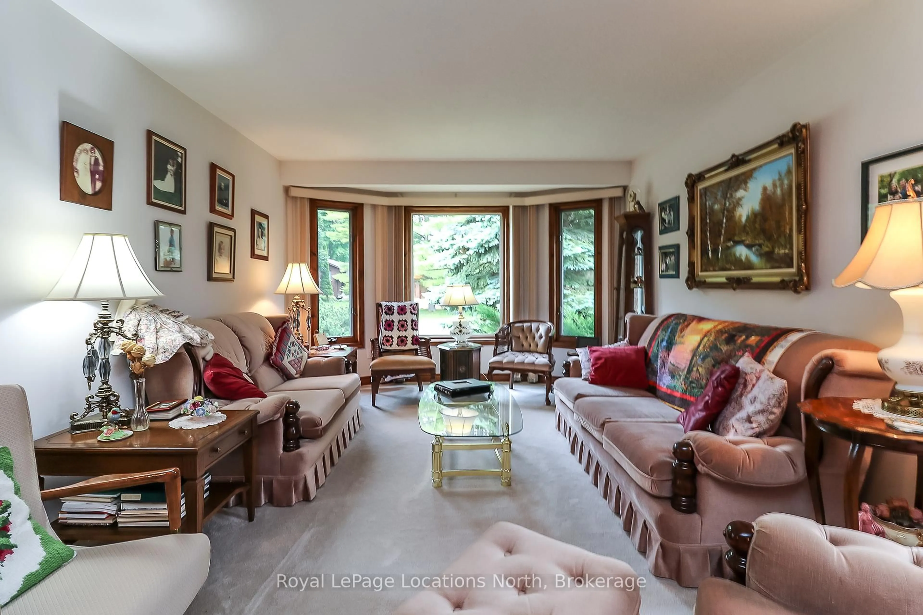 Living room with furniture, unknown for 3 Kelley Cres, Wasaga Beach Ontario L9Z 1J4