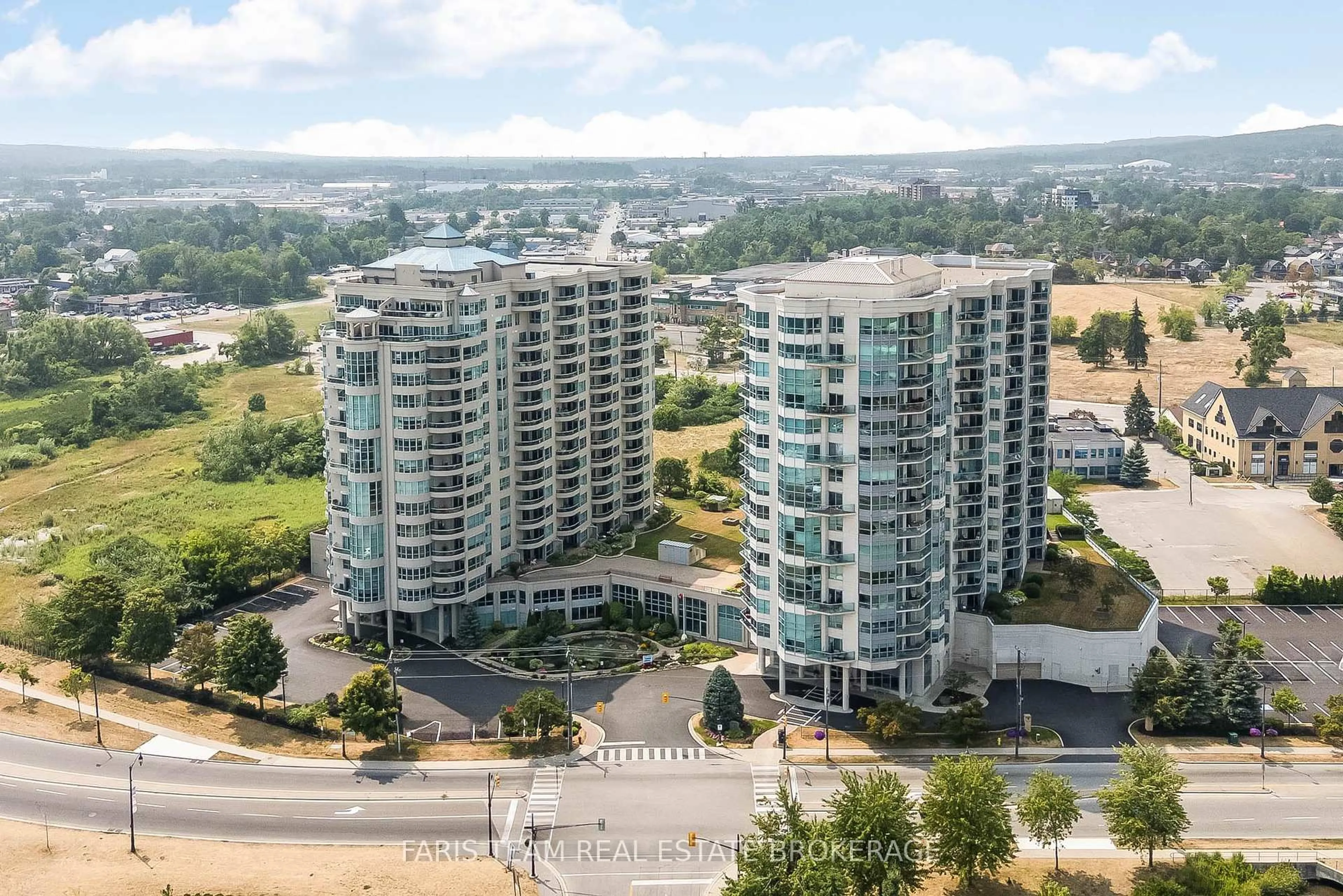A pic from outside/outdoor area/front of a property/back of a property/a pic from drone, city buildings view from balcony for 6 Toronto St #710, Barrie Ontario L4N 9R2