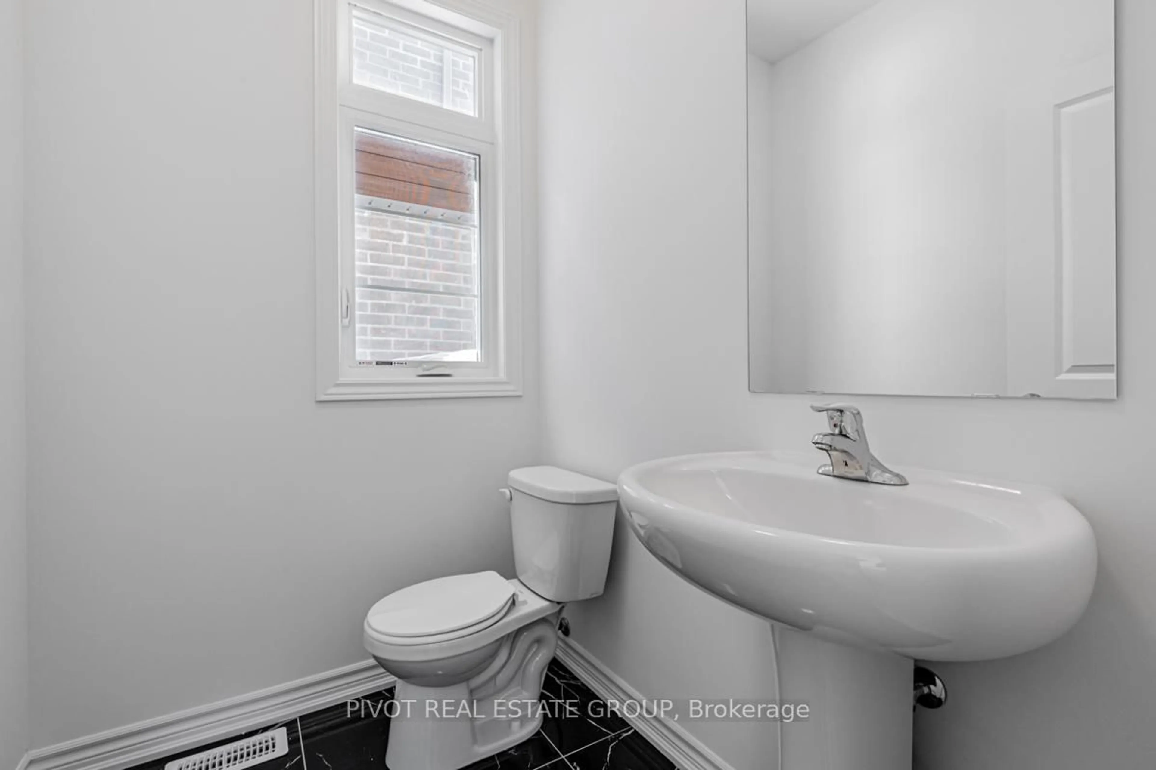 Standard bathroom, unknown for 7 Daffodil Rd, Springwater Ontario L9X 2C5