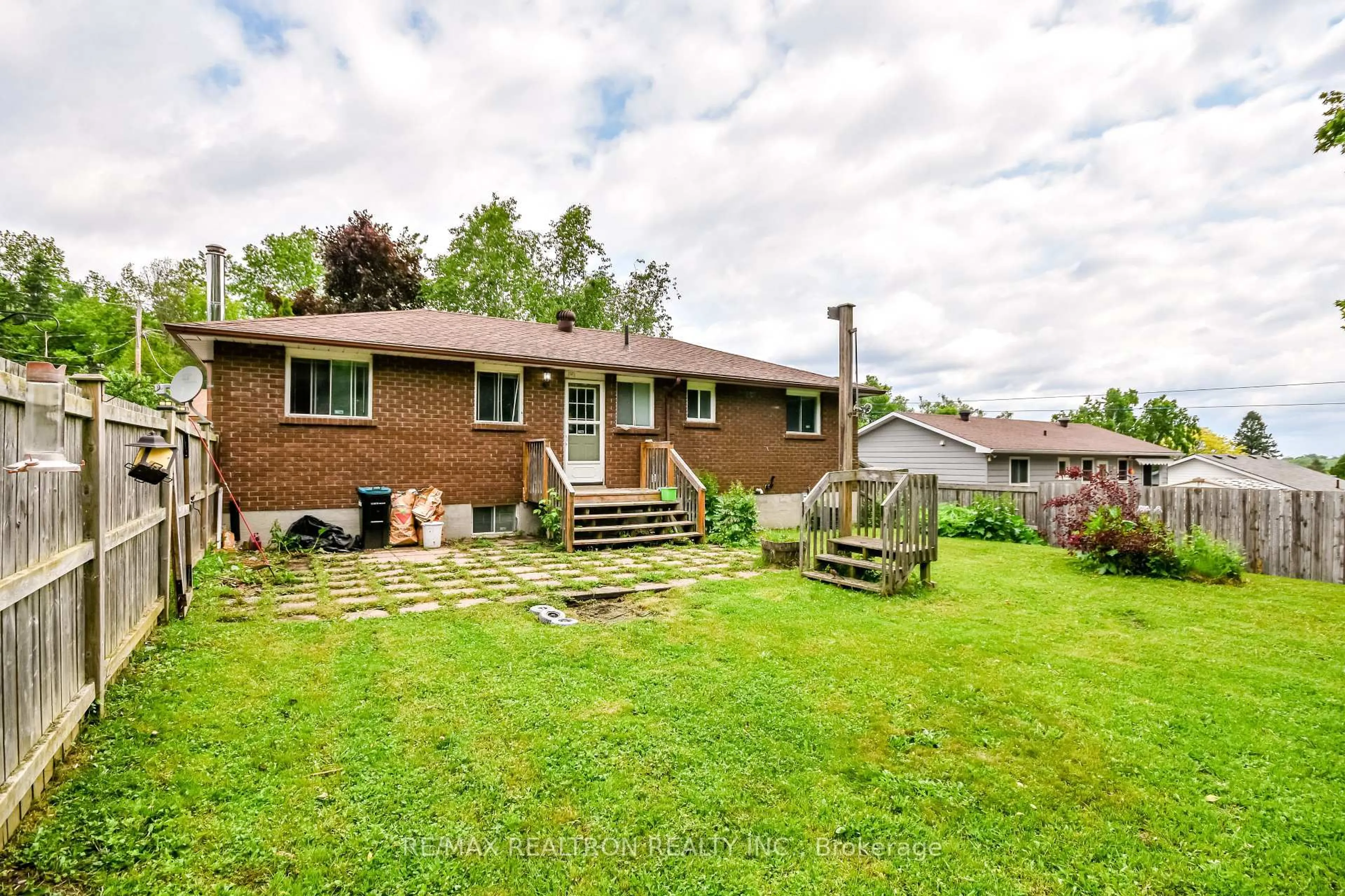 Patio, unknown for 497 Mary St, Tay Ontario L0K 1R0