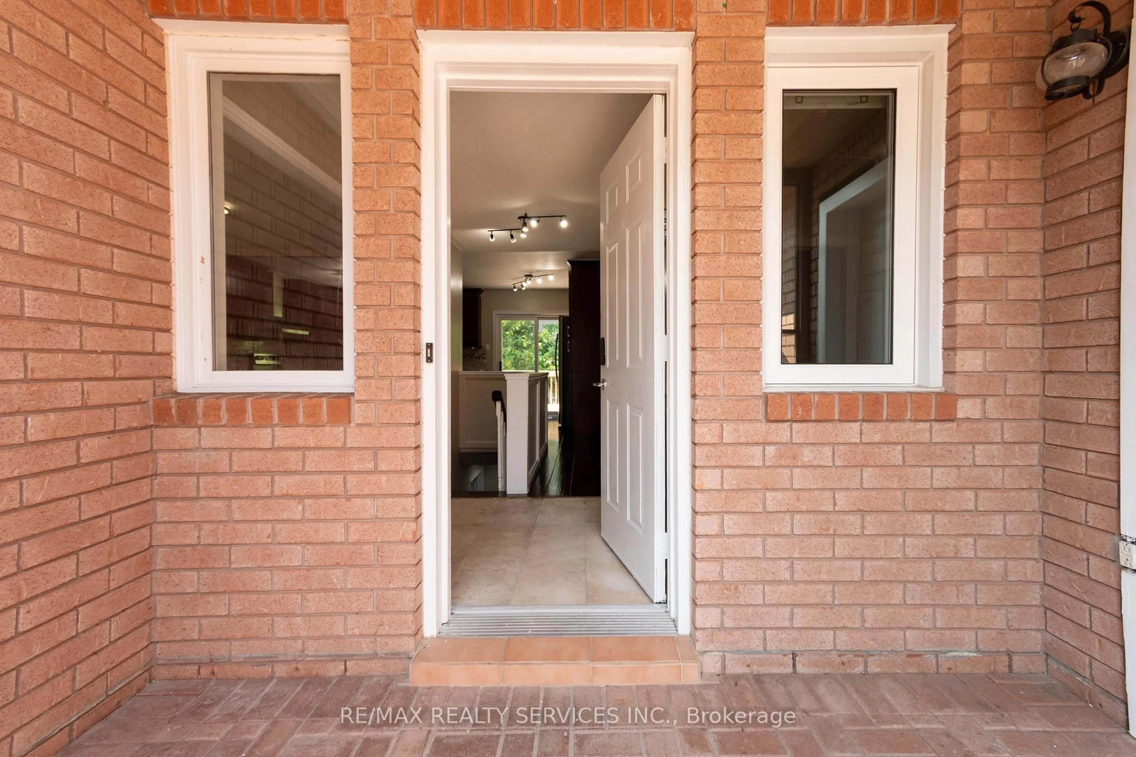 Unknown for 22 O'shaughnessy Cres, Barrie Ontario L4N 7M1
