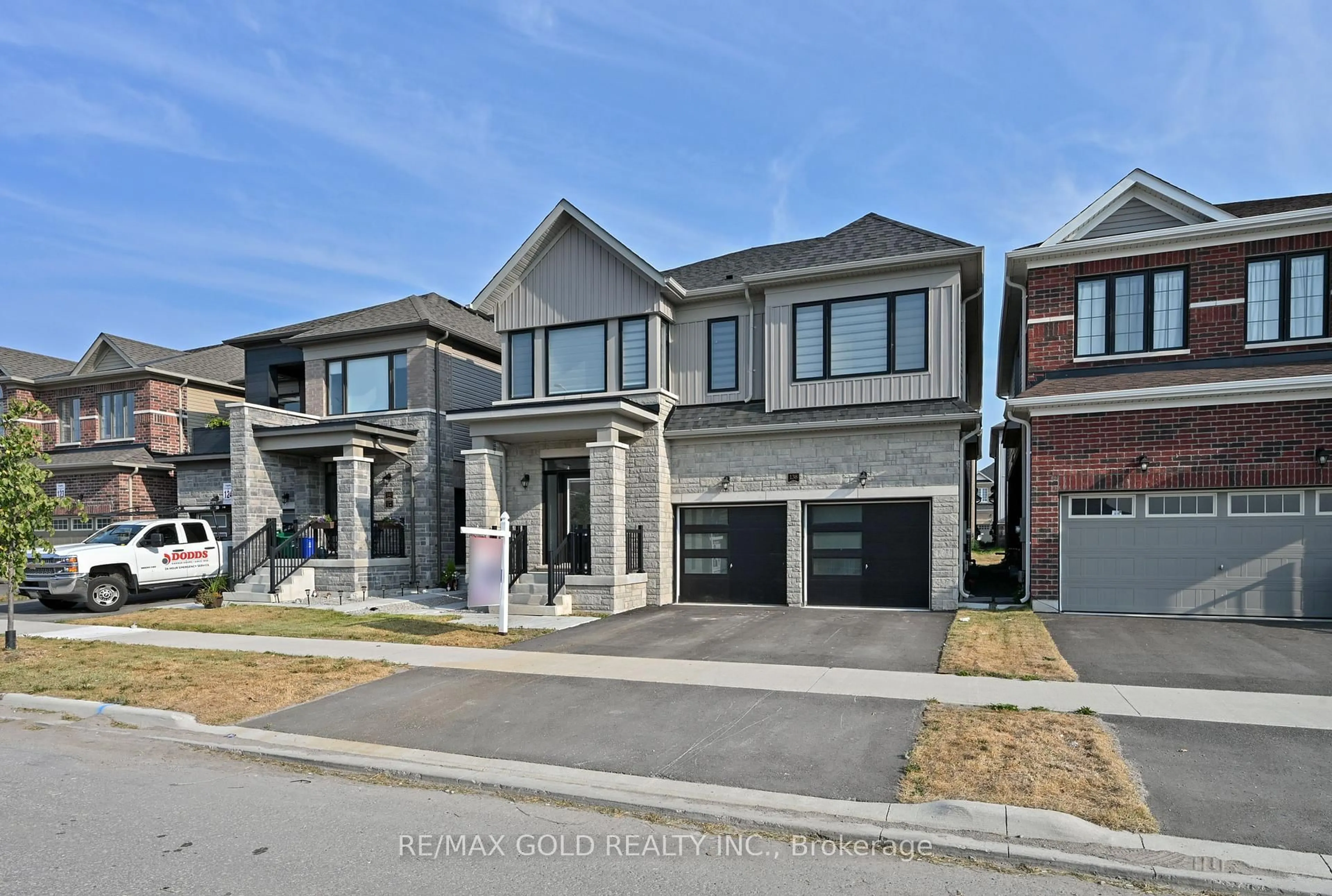 Home with brick exterior material, street for 138 Nottingham Rd, Barrie Ontario L9J 0L7