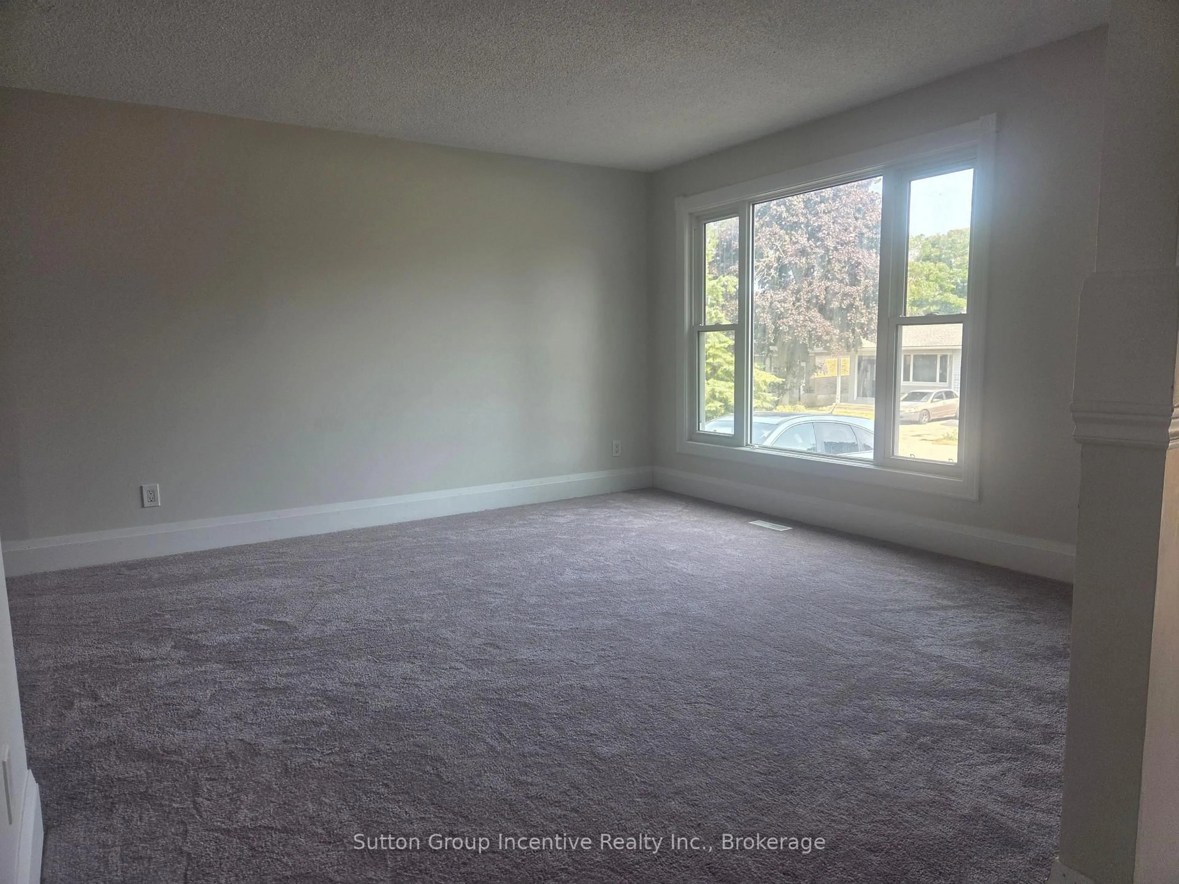 A pic of a room for 424 Raymond Ave, Orillia Ontario L3V 6X4