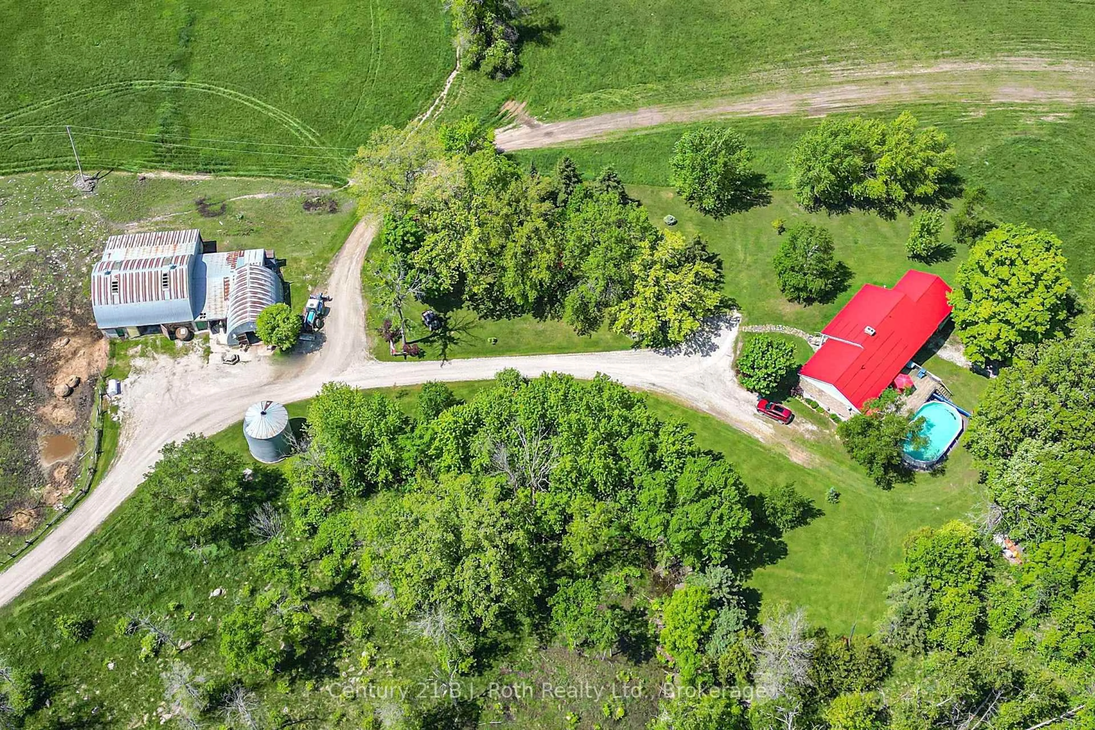 A pic from outside/outdoor area/front of a property/back of a property/a pic from drone, unknown for 1542 Wainman Line, Severn Ontario L0K 1E0