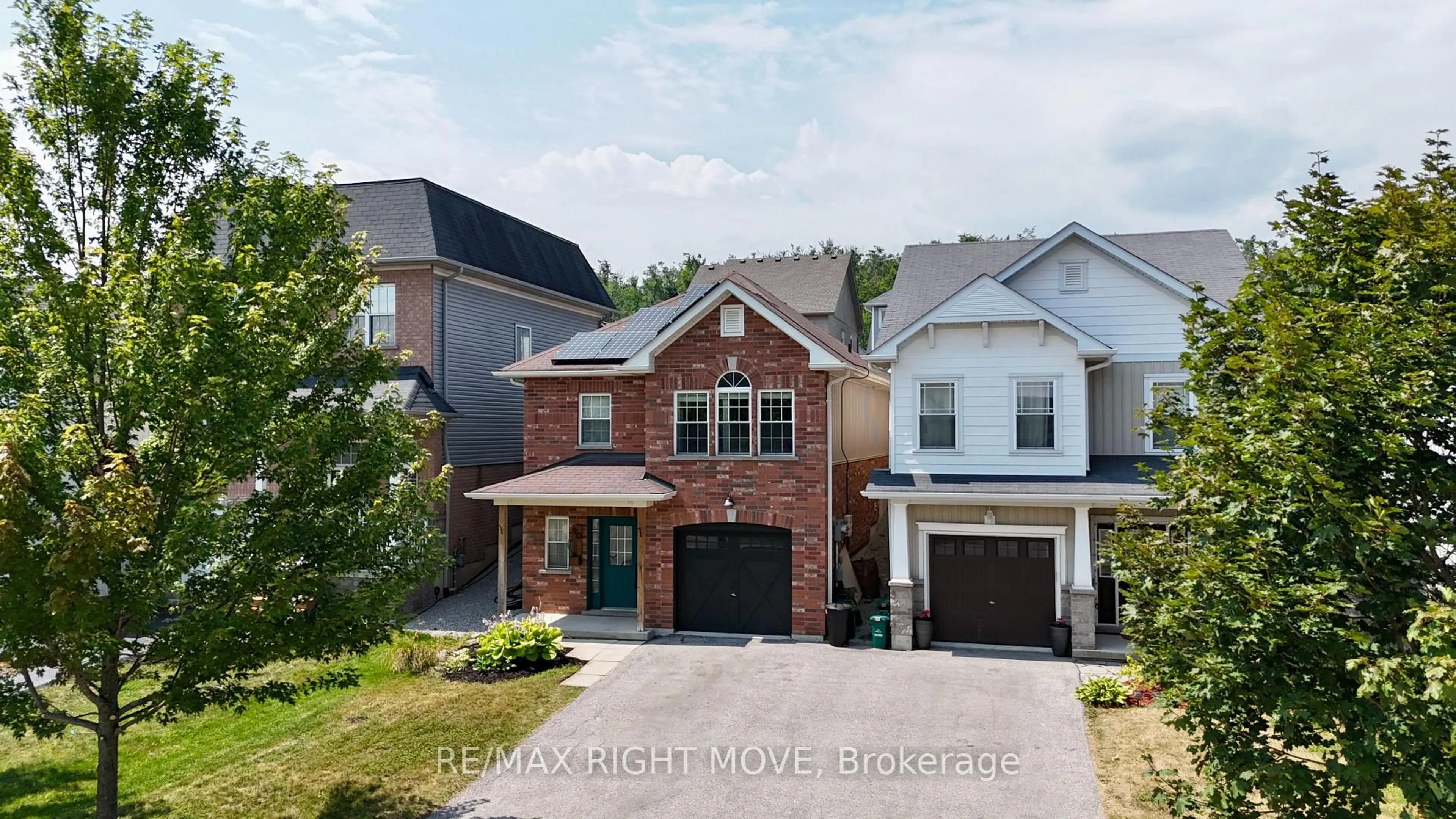 Home with brick exterior material, street for 90 Pearl Dr, Orillia Ontario L3V 0A6