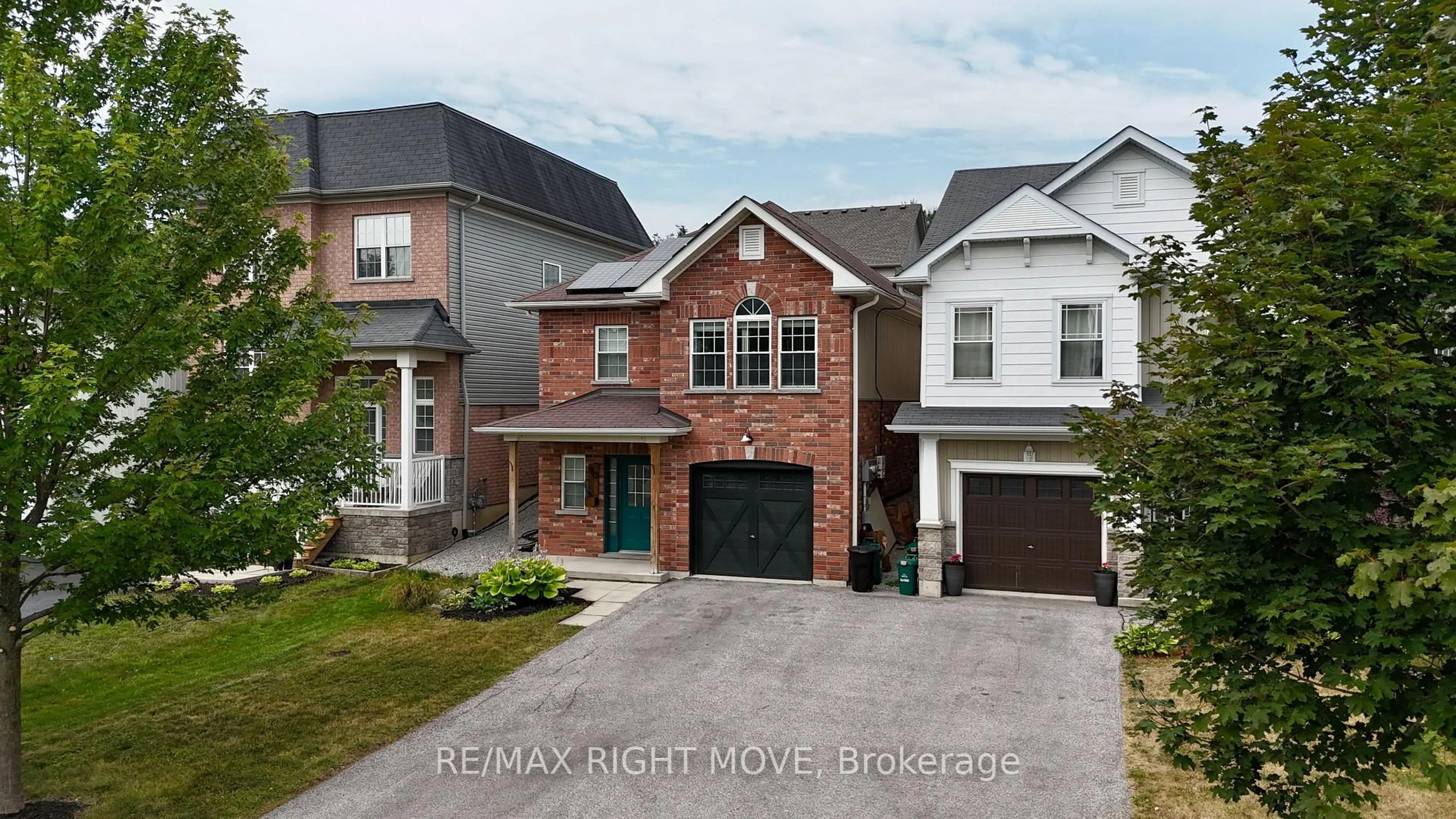 Home with brick exterior material, street for 90 Pearl Dr, Orillia Ontario L3V 0A6