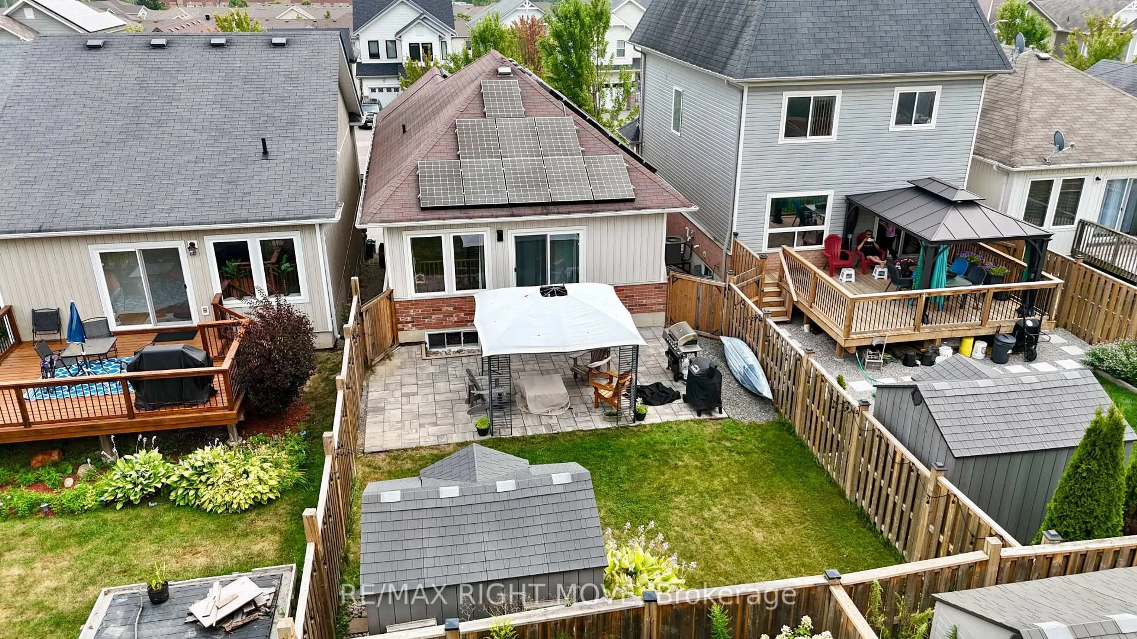 A pic from outside/outdoor area/front of a property/back of a property/a pic from drone, street for 90 Pearl Dr, Orillia Ontario L3V 0A6
