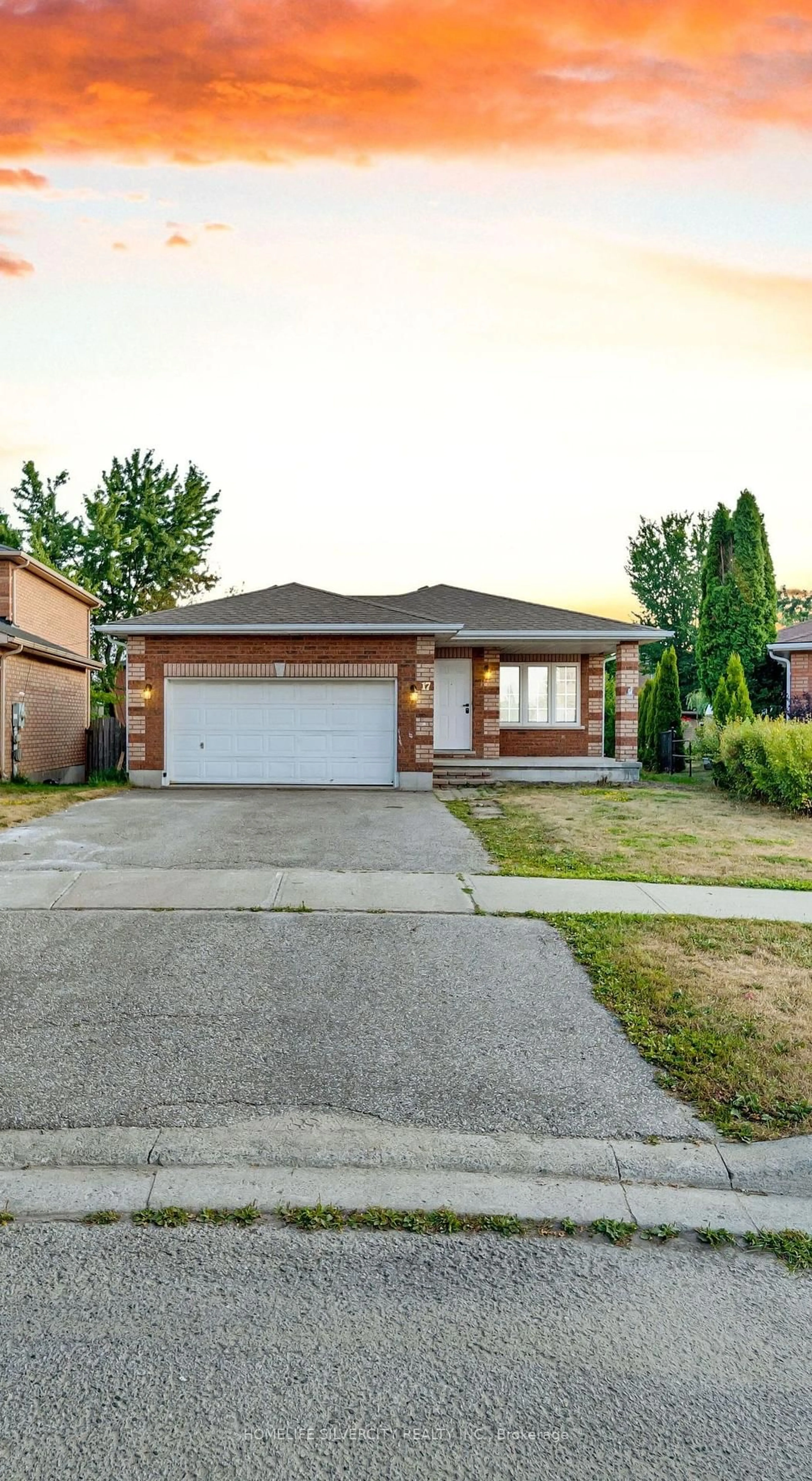 Home with brick exterior material, street for 17 Sydenham Wells Rd, Barrie Ontario L4M 6R3