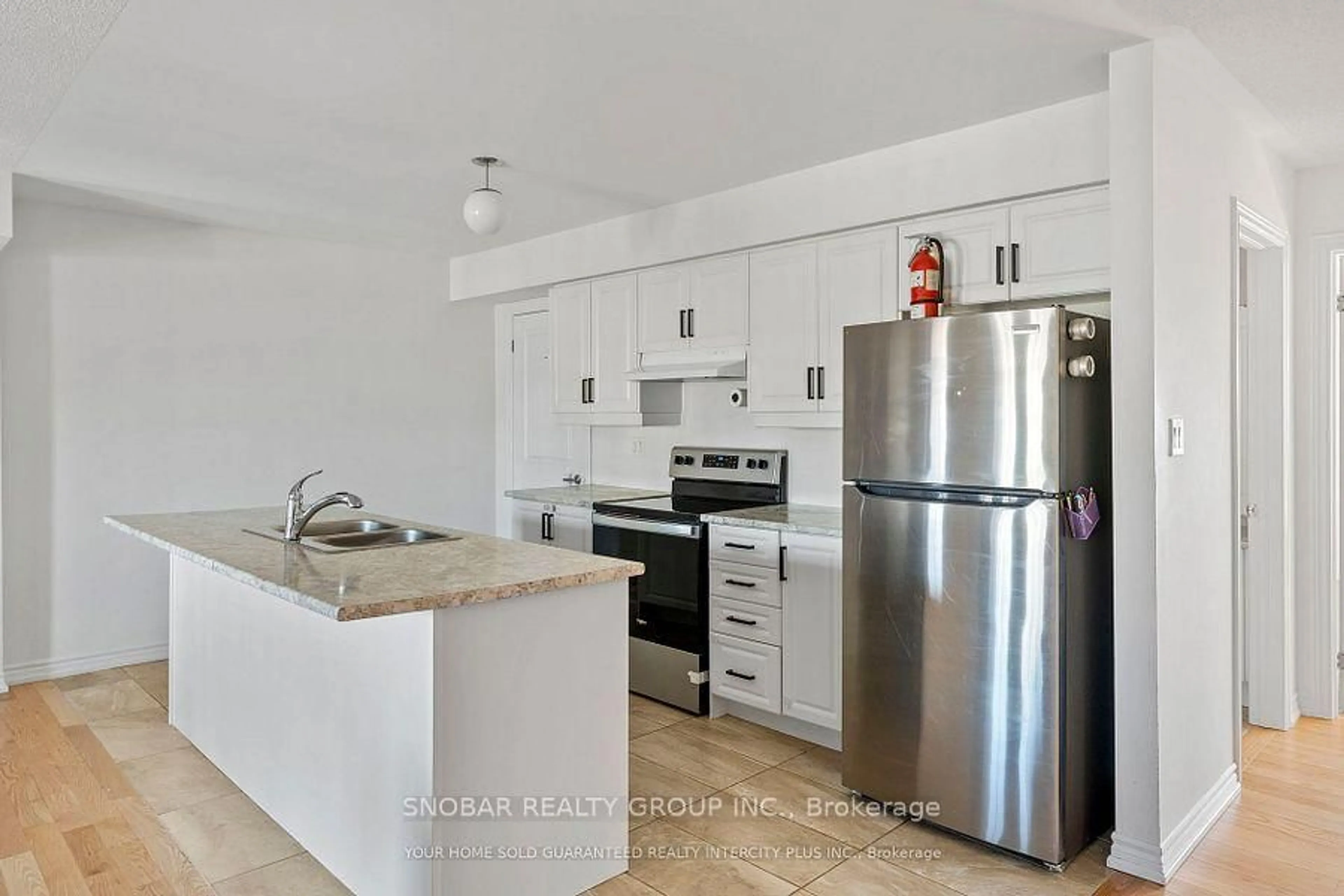 Standard kitchen, unknown for 15 Valleybrook Rd, Barrie Ontario L9S 2Z8