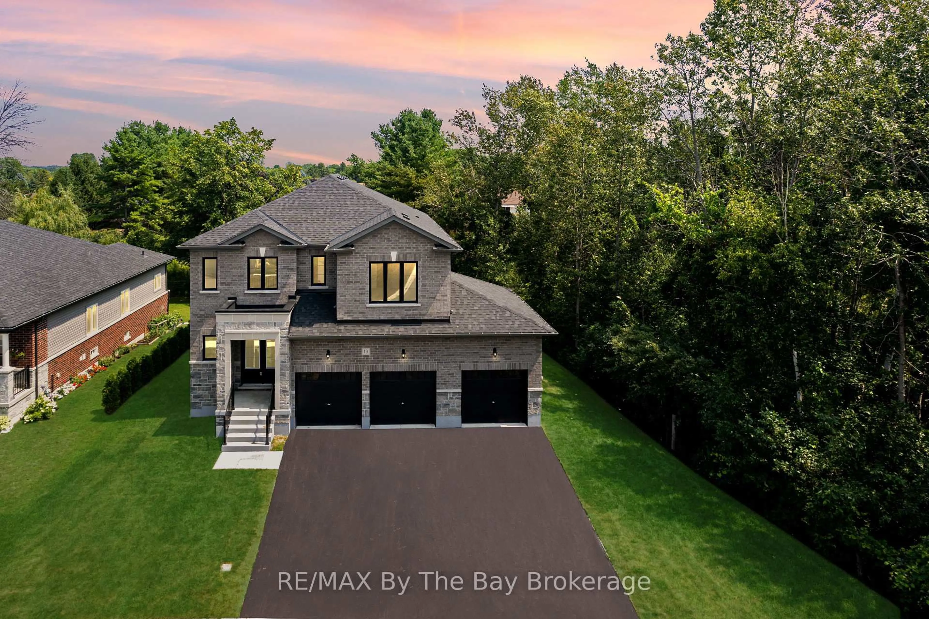 A pic from outside/outdoor area/front of a property/back of a property/a pic from drone, unknown for 13 Emerald St, Wasaga Beach Ontario L9Z 2N5