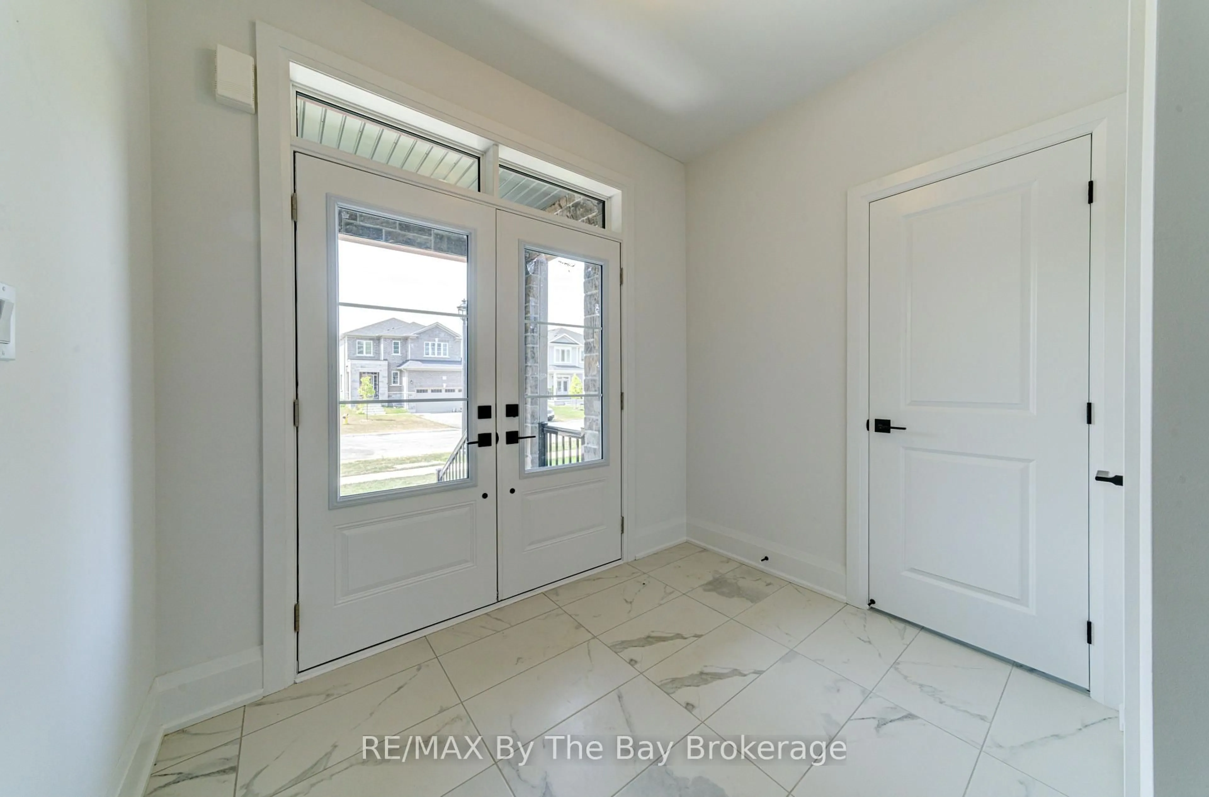 Indoor entryway for 13 Emerald St, Wasaga Beach Ontario L9Z 2N5