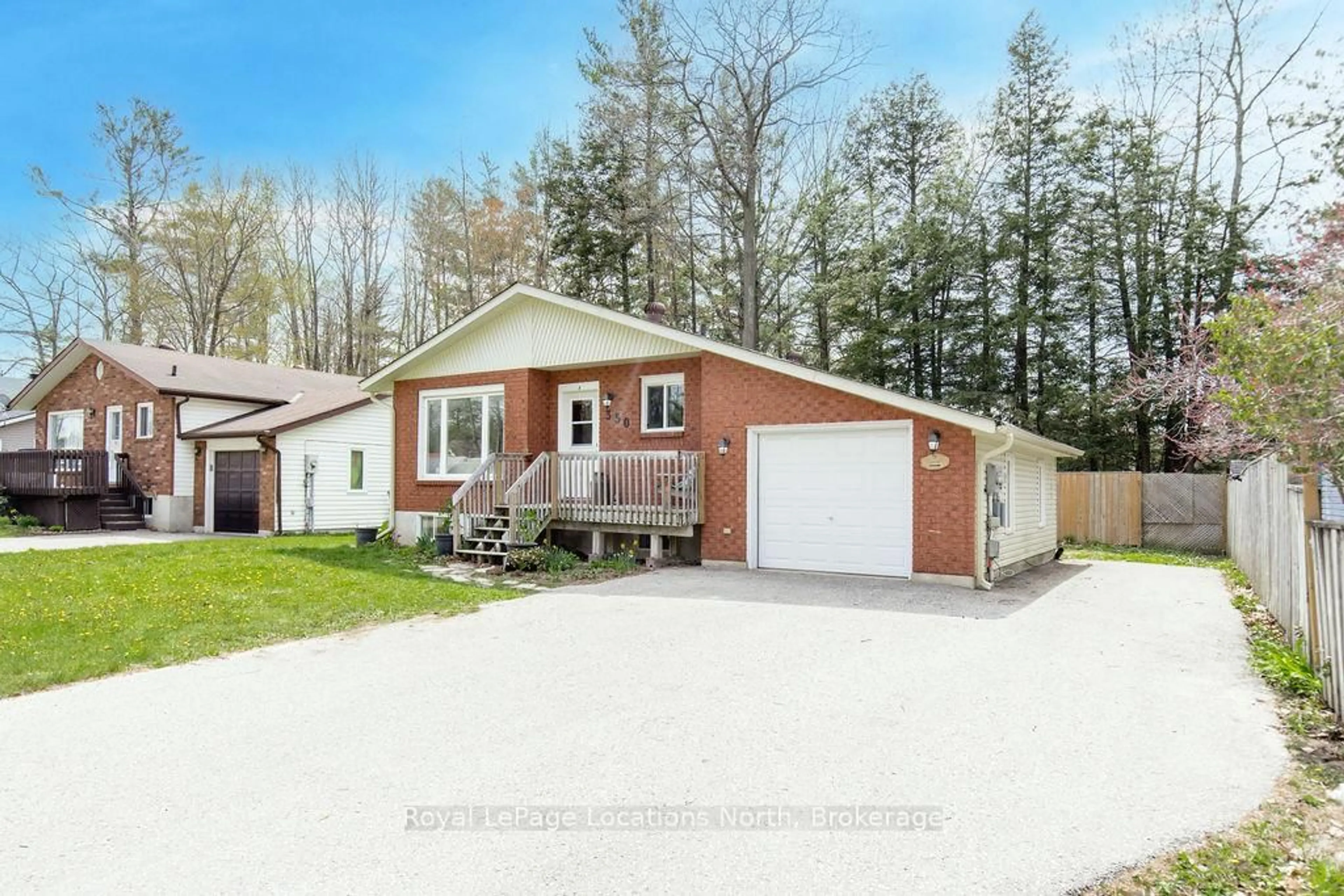 Home with vinyl exterior material, street for 350 ZOO PARK Rd, Wasaga Beach Ontario L9Z 1S7