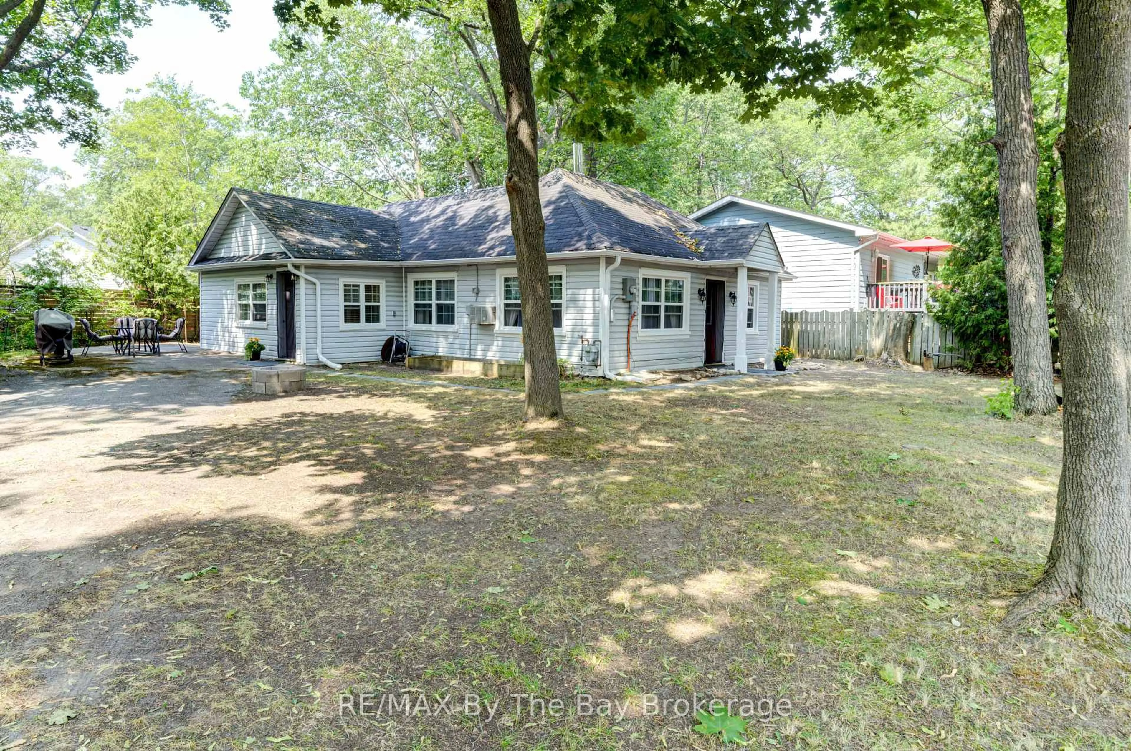 A pic from outside/outdoor area/front of a property/back of a property/a pic from drone, street for 110 24TH St, Wasaga Beach Ontario L9Z 2E7