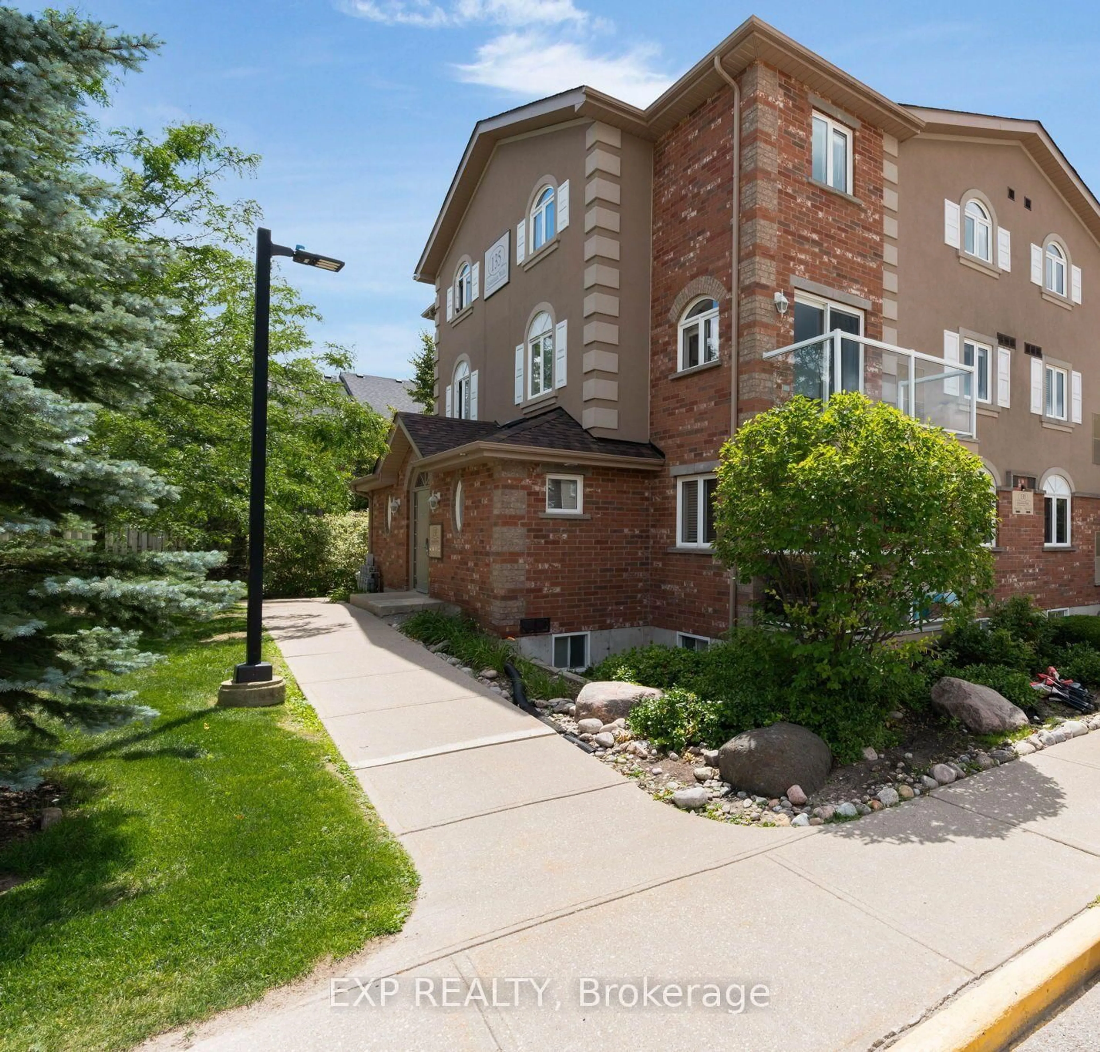 Home with brick exterior material, street for 135 Sydenham Wells #3, Barrie Ontario L4M 0H3