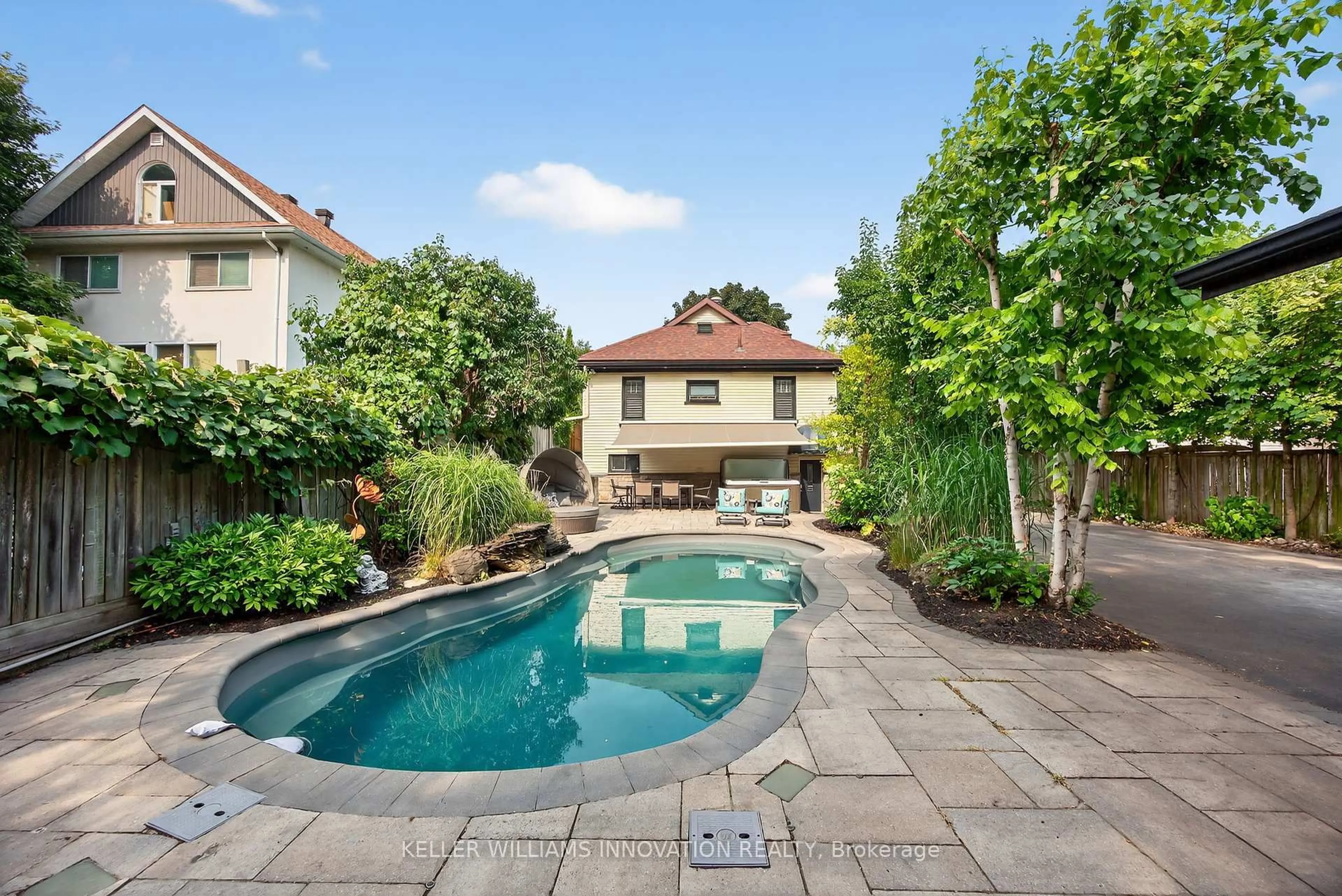 Pool for 108 Owen St, Barrie Ontario L4M 3H7