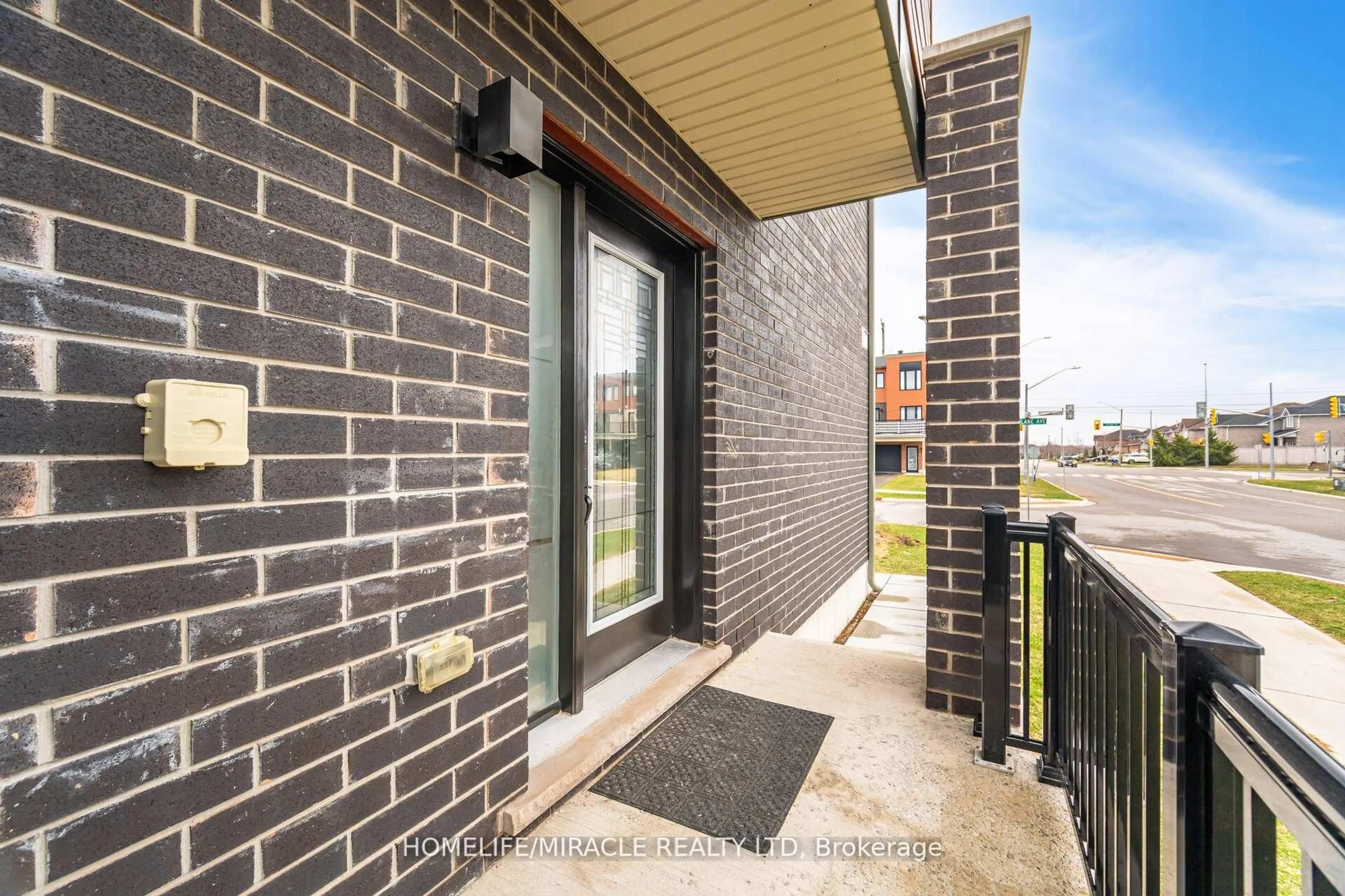 Home with brick exterior material, street for 92 Fairlane Ave, Barrie Ontario L9J 0M9