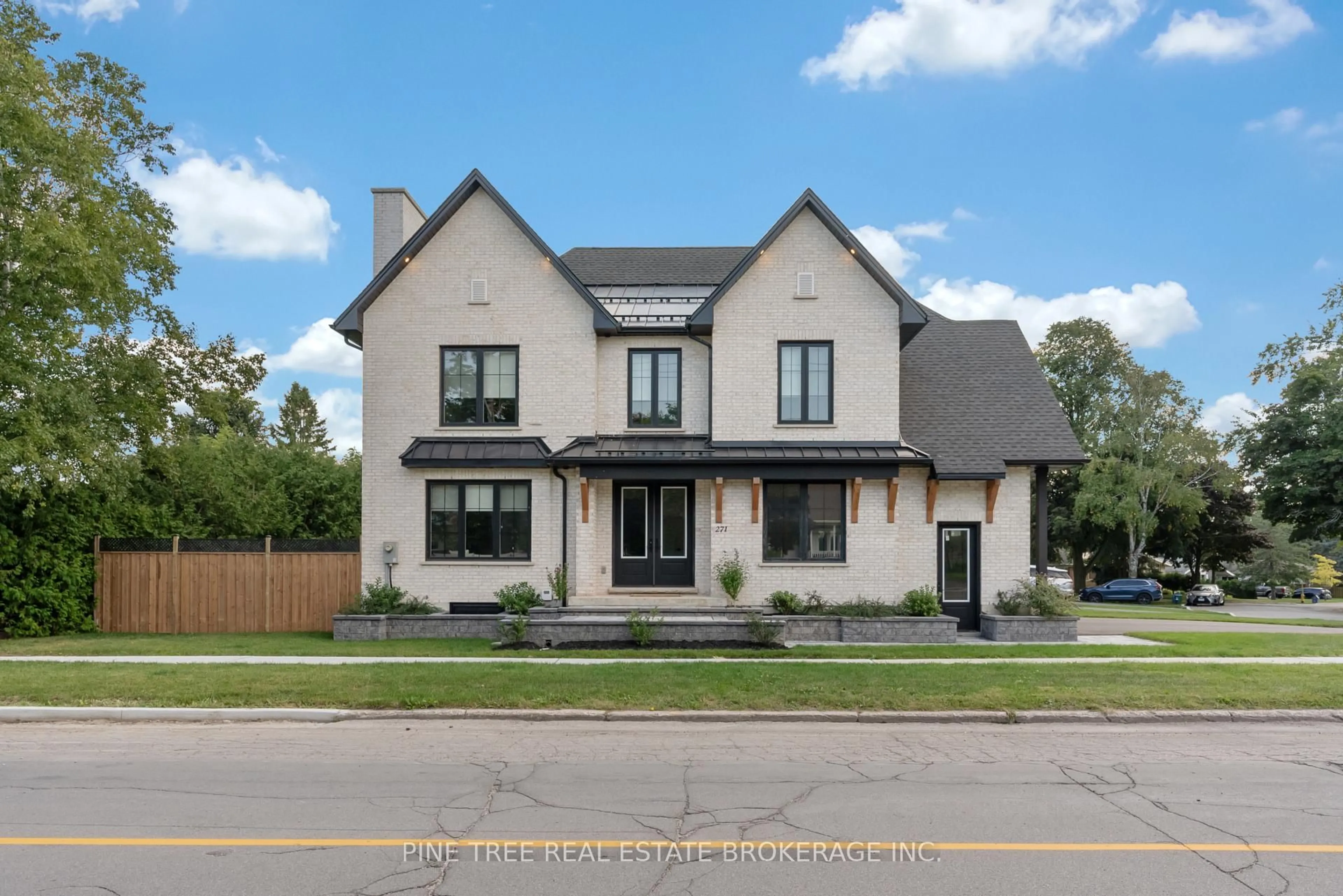 Home with brick exterior material, street for 271 Codrington St, Barrie Ontario L4M 1S7