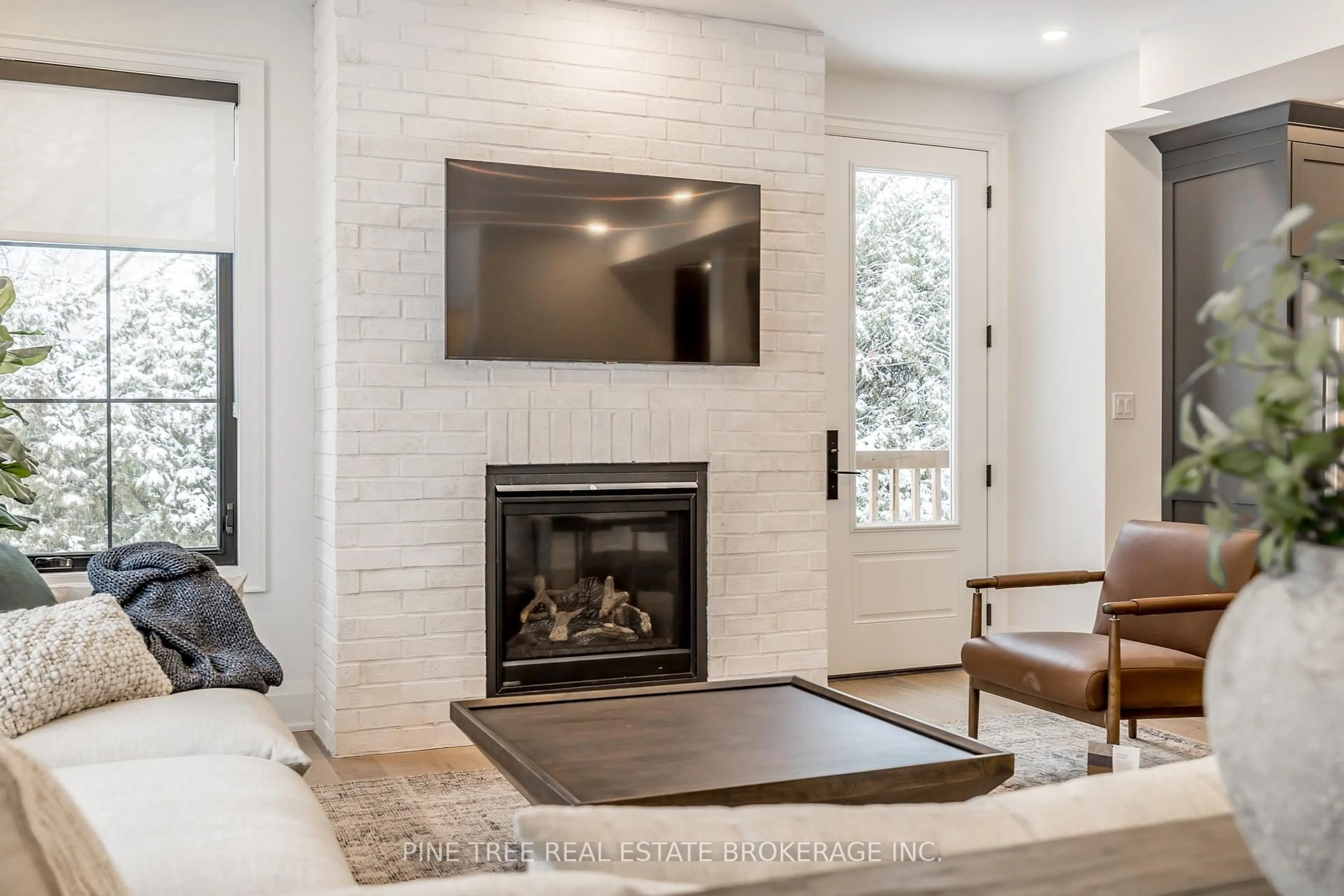 Living room with furniture, unknown for 271 Codrington St, Barrie Ontario L4M 1S7