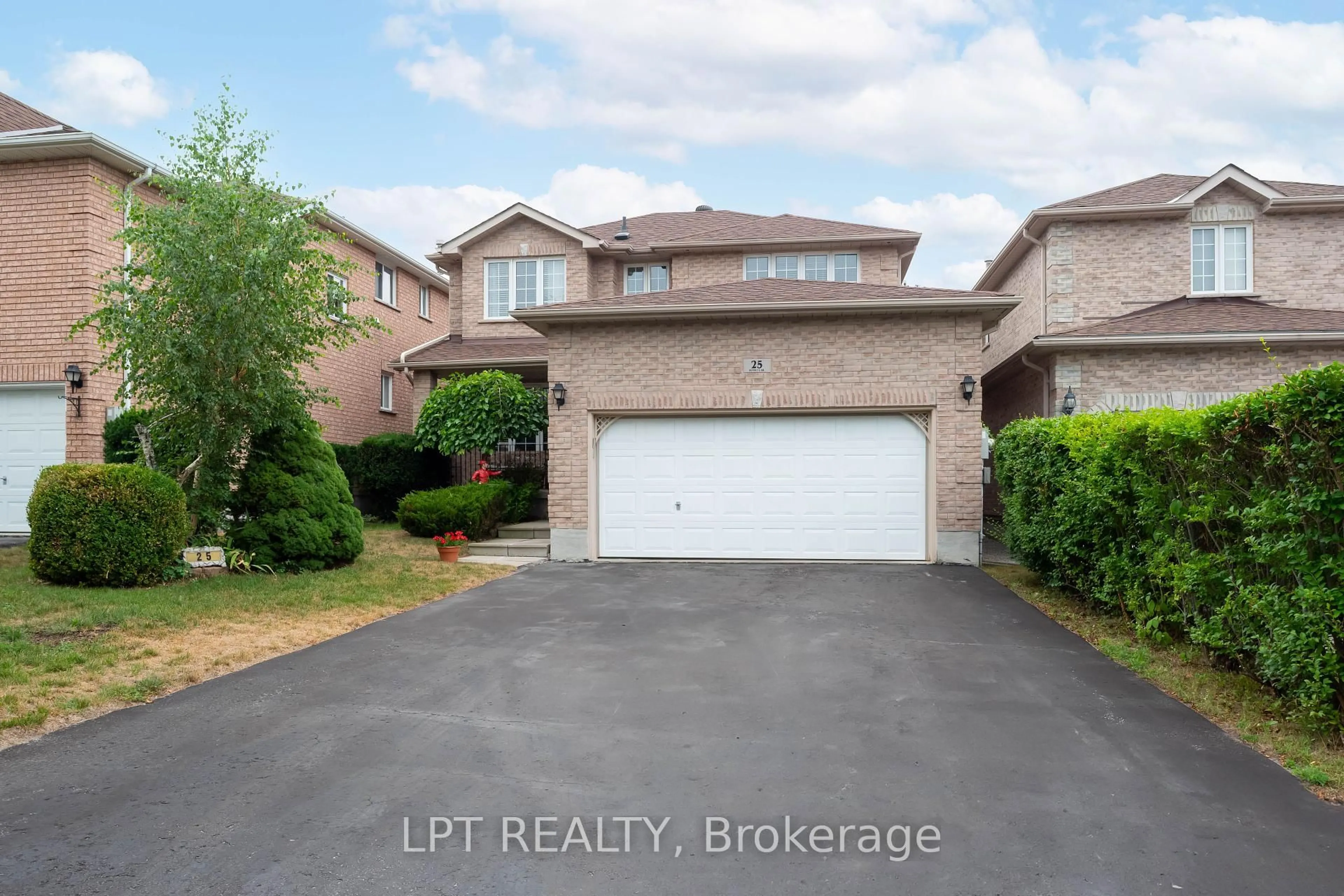 A pic from outside/outdoor area/front of a property/back of a property/a pic from drone, street for 25 Dunnett Dr, Barrie Ontario L4N 0J7