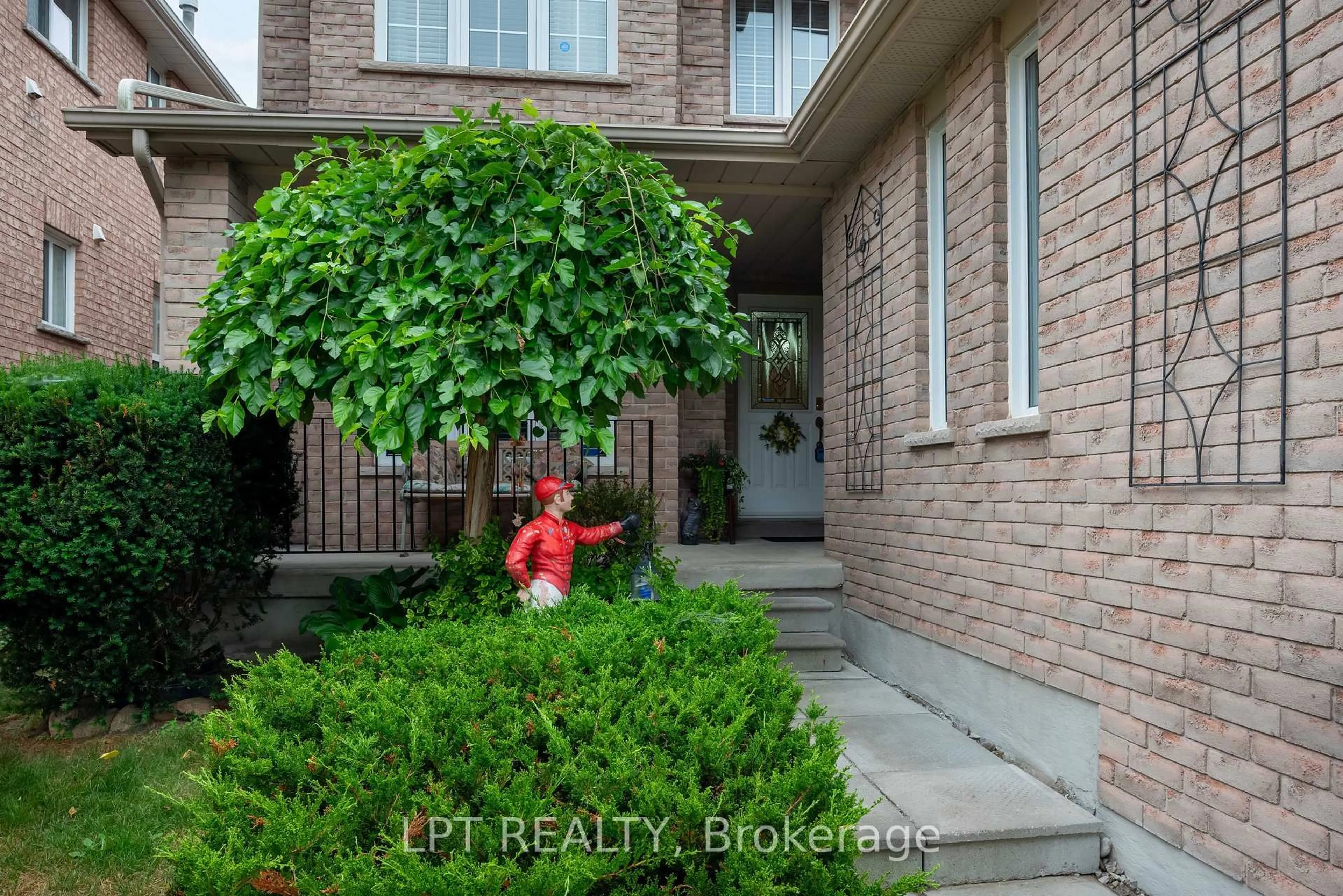 Indoor entryway for 25 Dunnett Dr, Barrie Ontario L4N 0J7